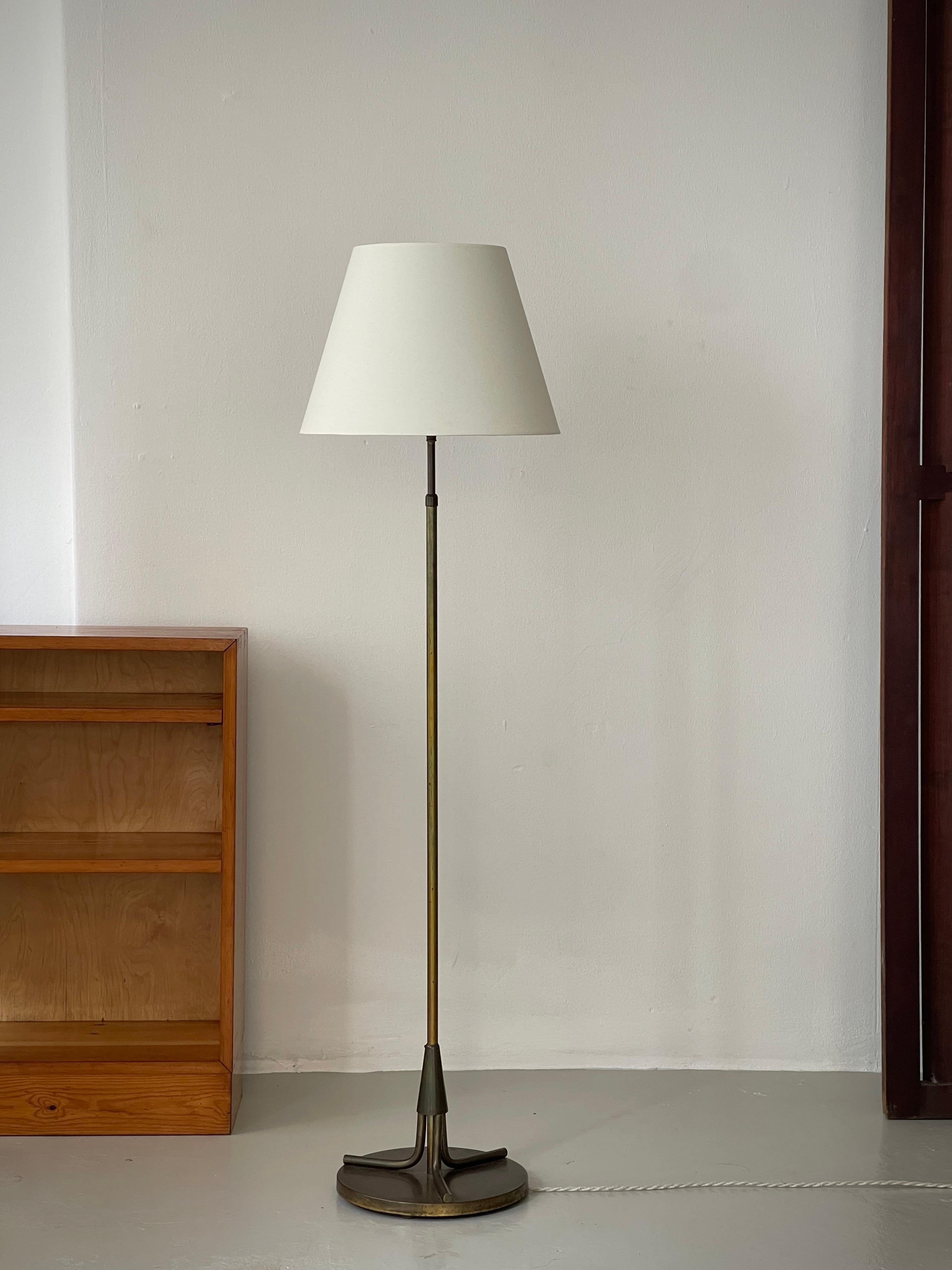 Rare lampadaire Art déco danois des années 1920 en élégant bronze patiné par Ernst Voss en vente 6