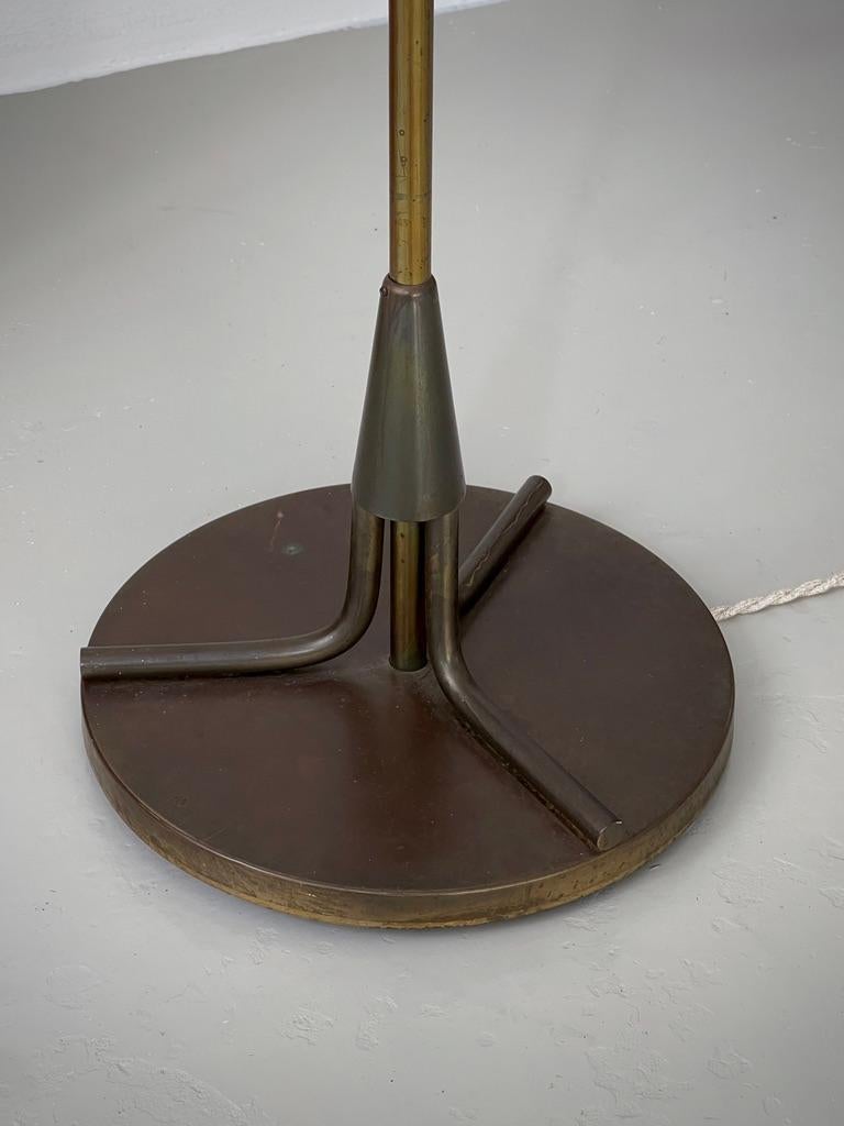 Rare lampadaire Art déco danois des années 1920 en élégant bronze patiné par Ernst Voss en vente 4