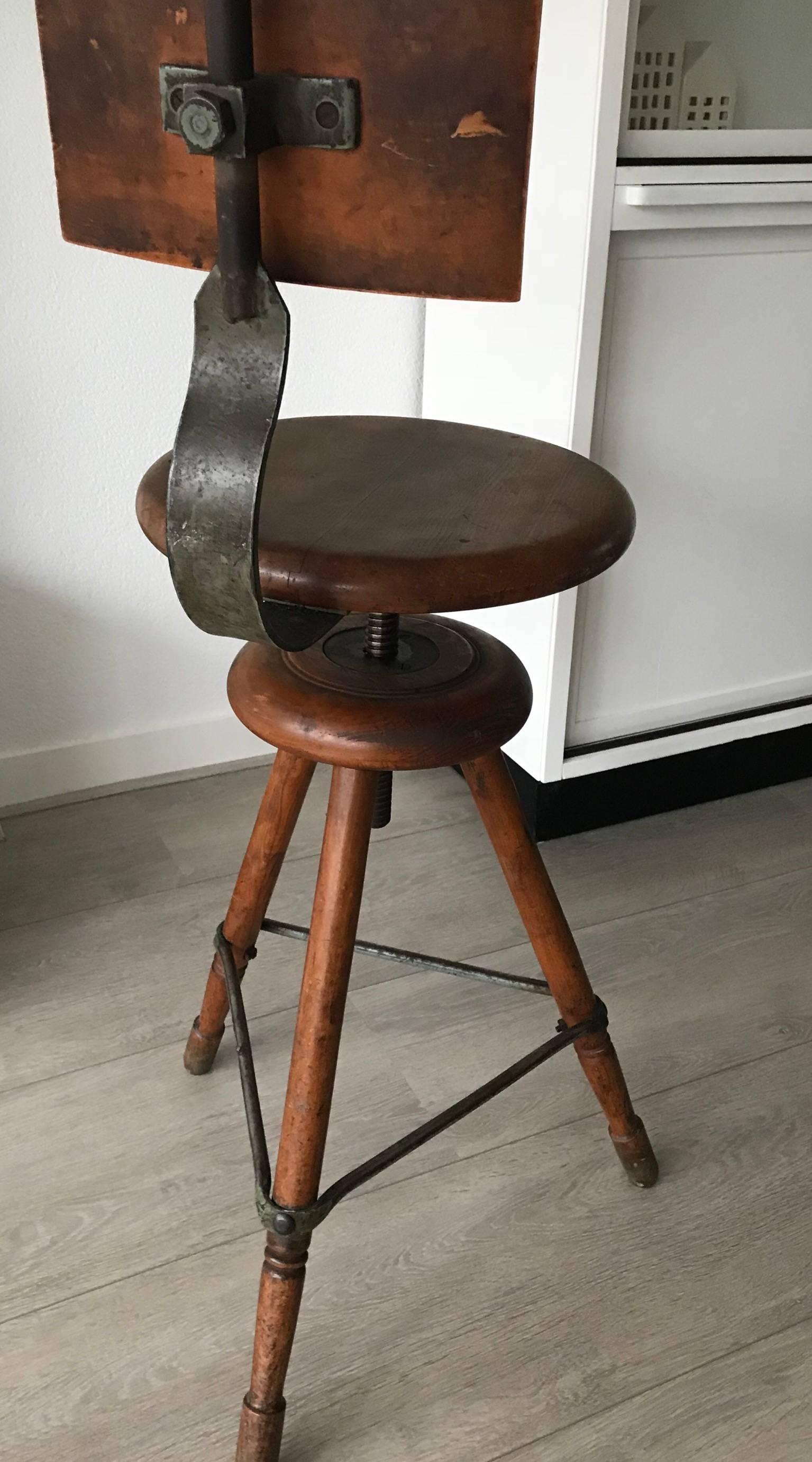 Seltener industrieller Künstler-Atelier-Spindelstuhl oder -Hocker:: höhenverstellbar:: 1920er Jahre im Zustand „Gut“ in Lisse, NL