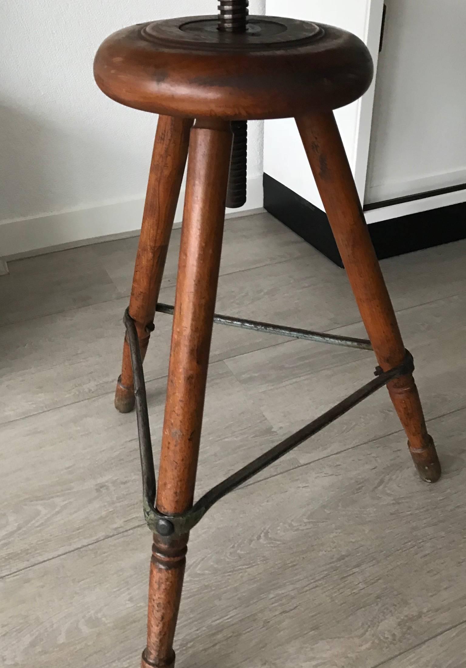 Rare Industrial Artist Studio Spindle Chair or Stool Adjustable in Height, 1920s In Good Condition In Lisse, NL