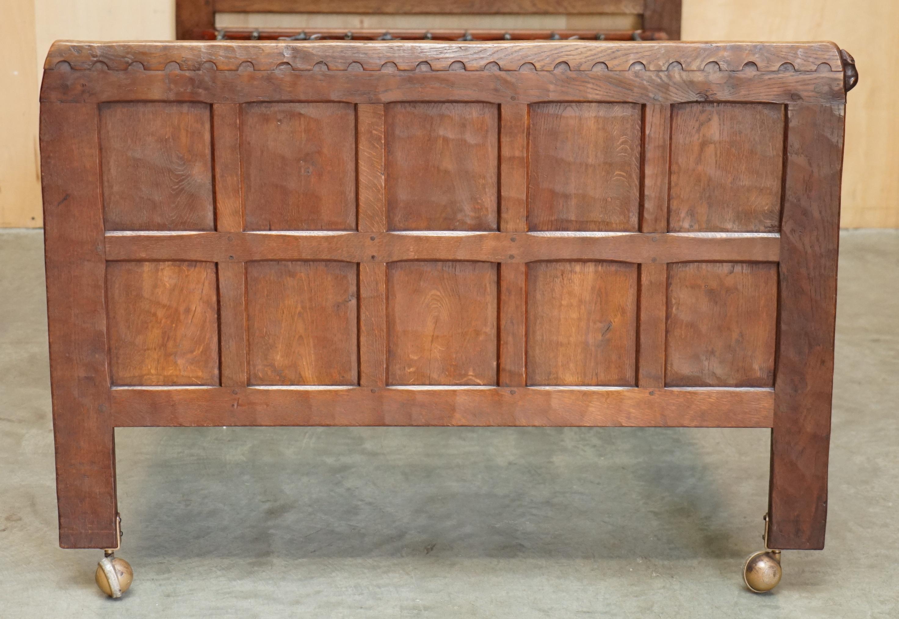 Fatto a mano RARO MATRIMONIALE STAPLES DEGLI ANNI '20 ROBERT MOUSEMAN THOMPSON BEDSTEAD RARO ORiGINALE in vendita