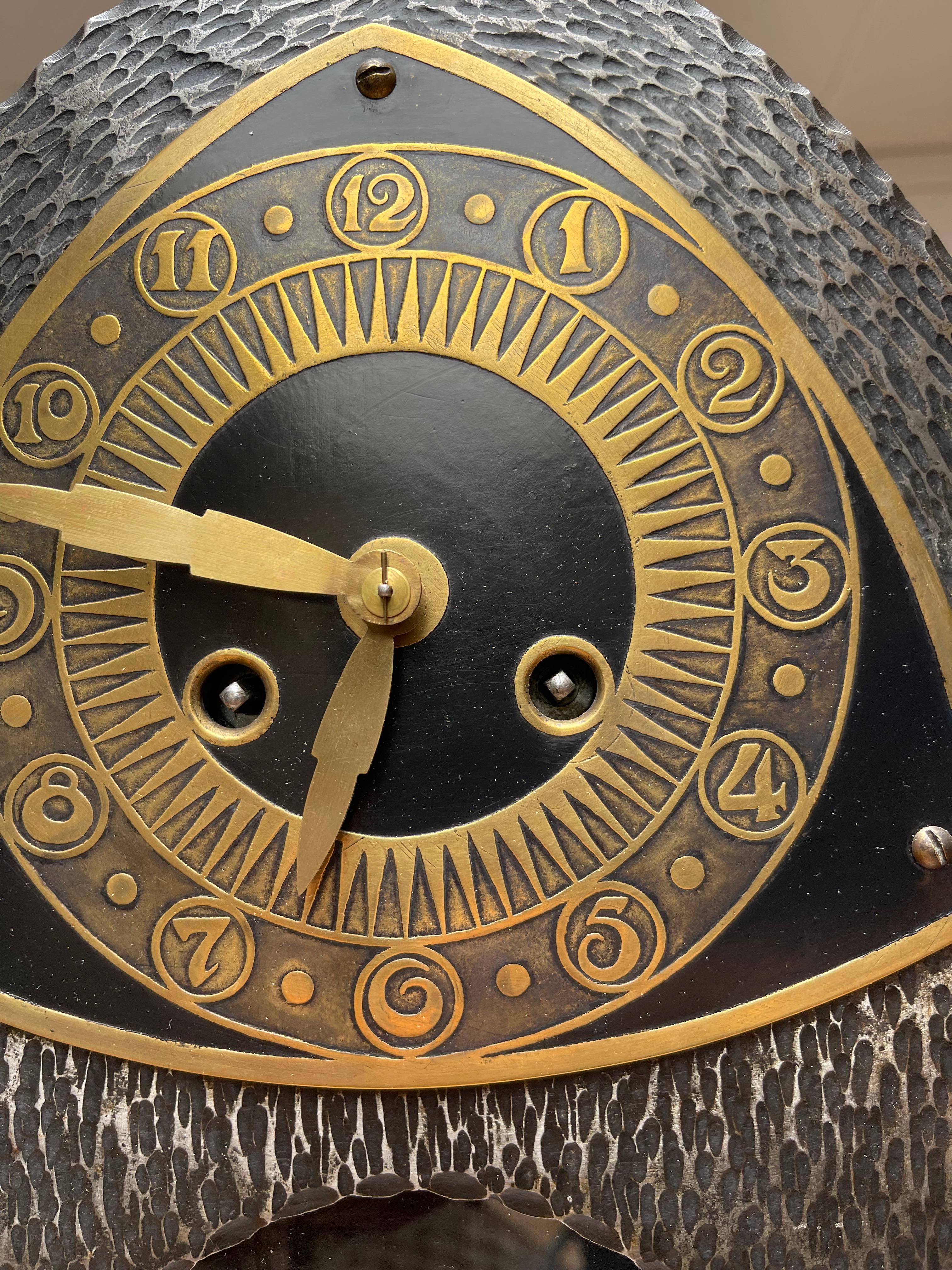 20ième siècle Rare horloge de table ou de bureau des années 1920, estampillée Kriegsmaterial au dos en vente