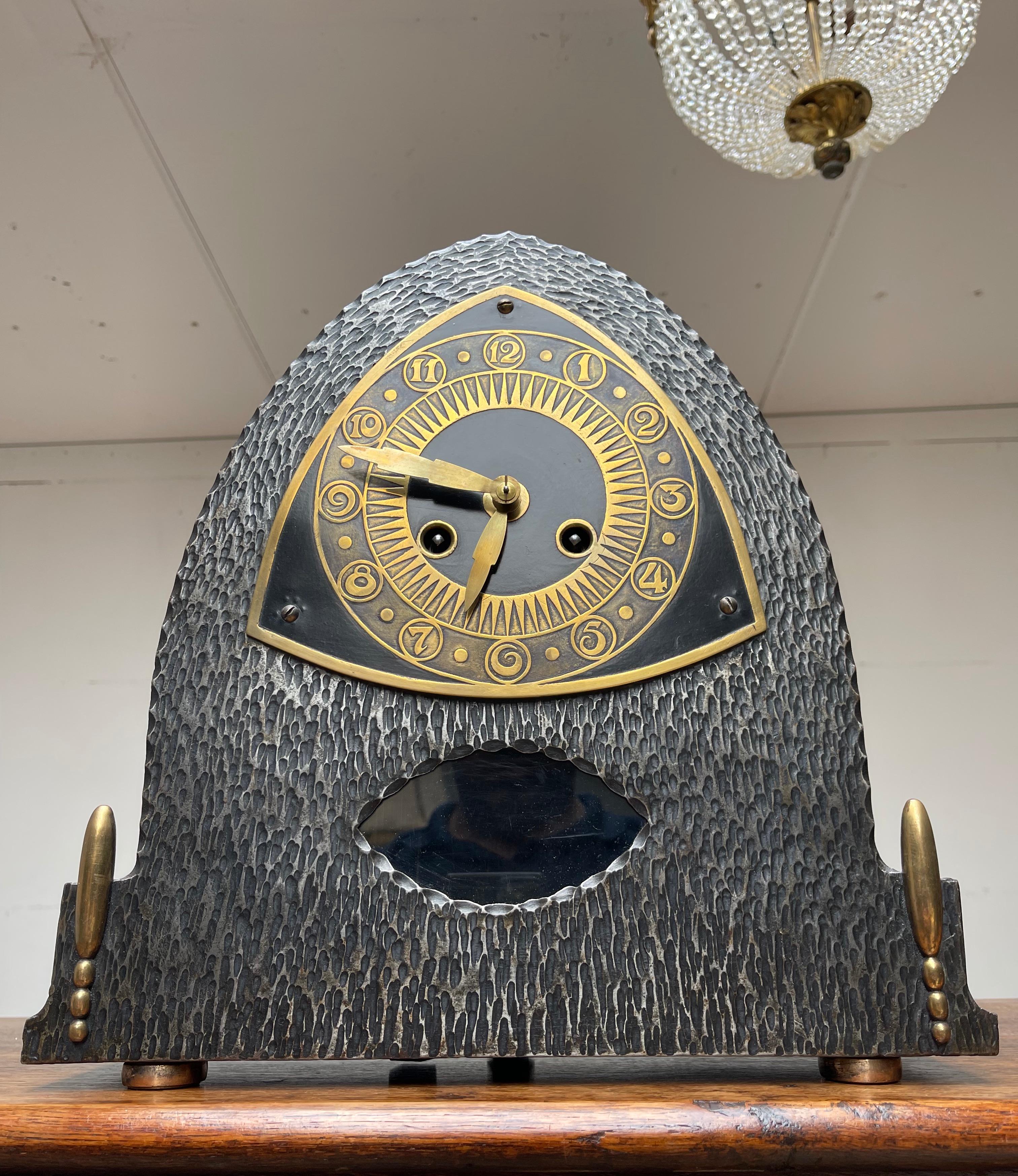 Laiton Rare horloge de table ou de bureau des années 1920, estampillée Kriegsmaterial au dos en vente