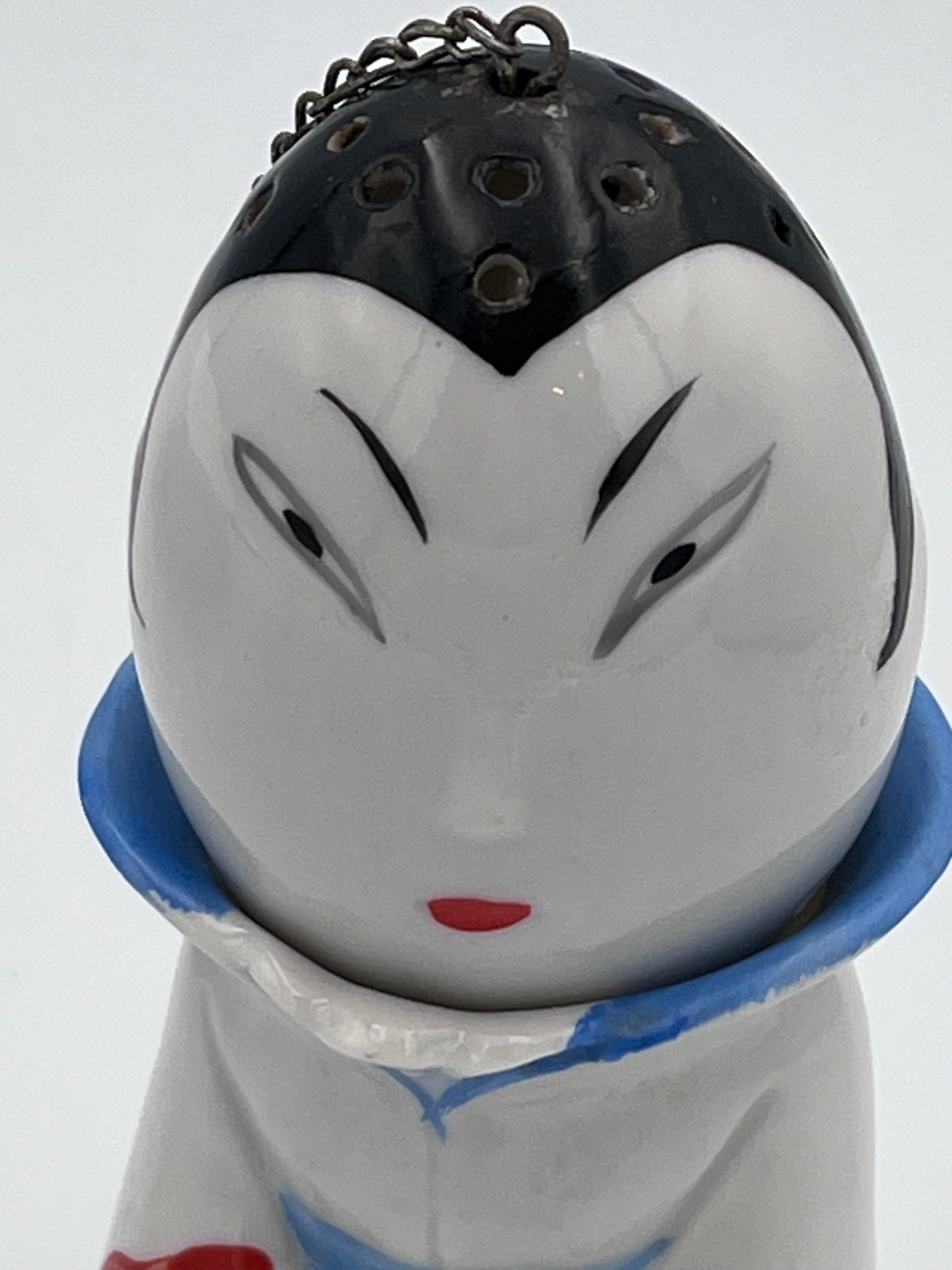 Rare 1930s Art Deco German Porcelain Orientalist Style Figural Tea Strainer For Sale 11