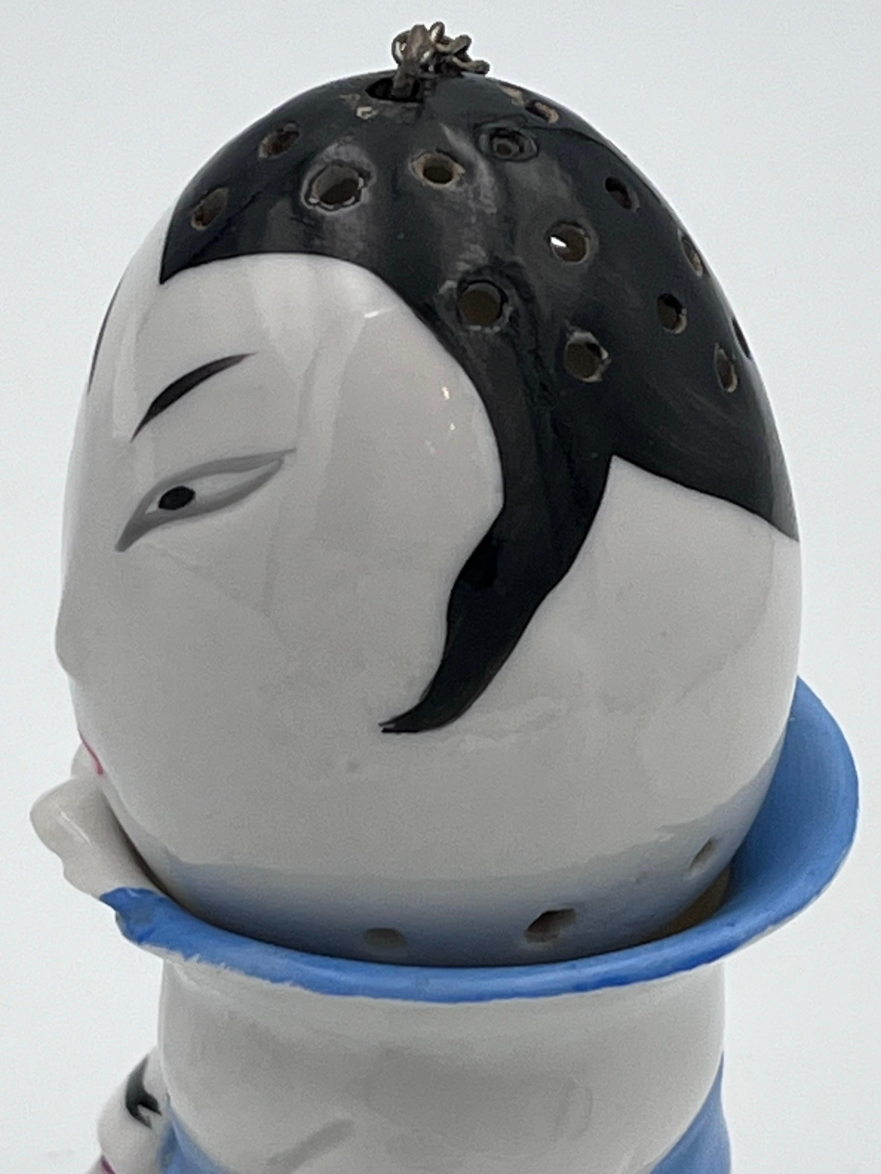 Rare 1930s Art Deco German Porcelain Orientalist Style Figural Tea Strainer For Sale 12