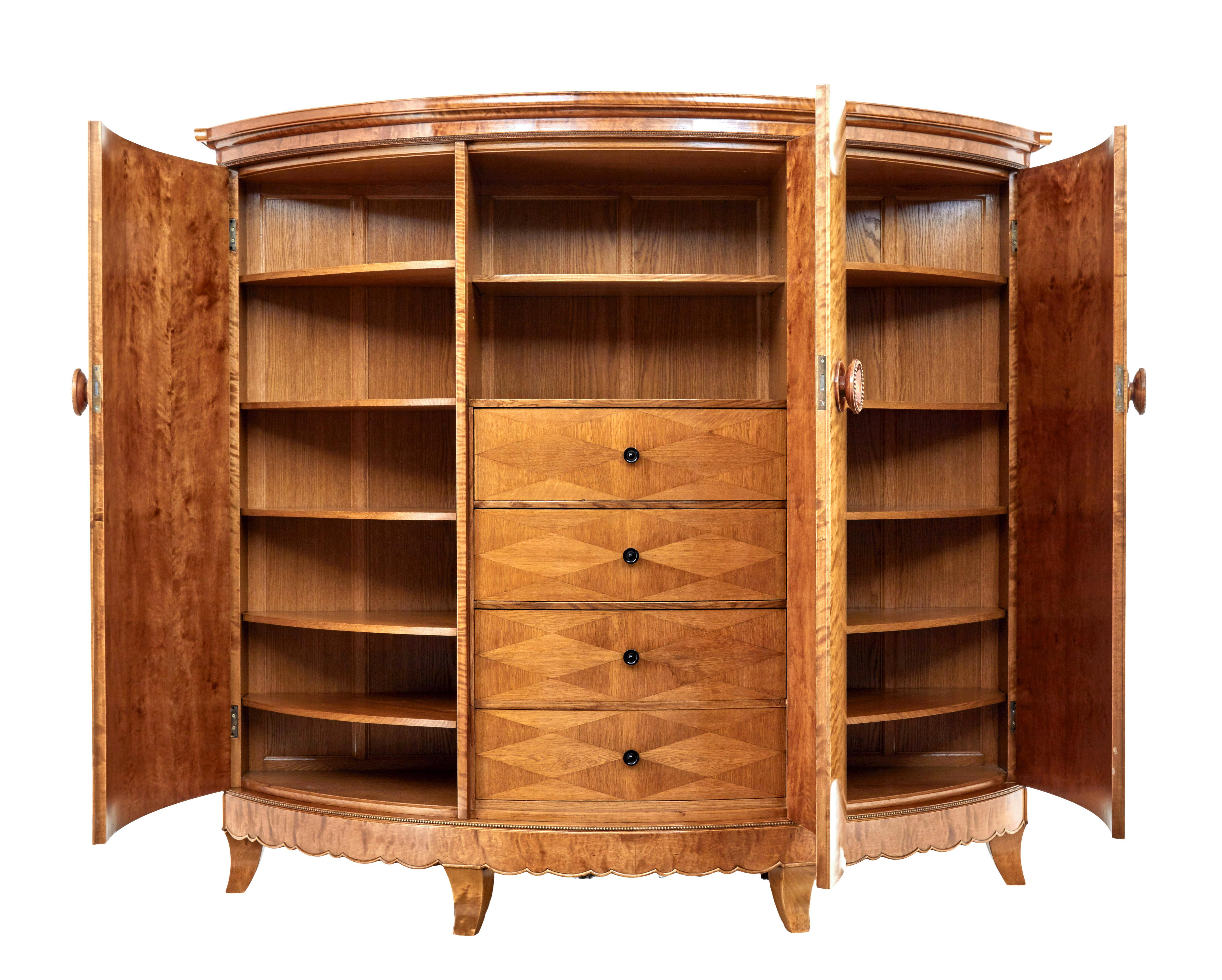 Art déco Rare armoire en bouleau des années 1930 aux proportions grandioses Otto Schulz pour Boet en vente