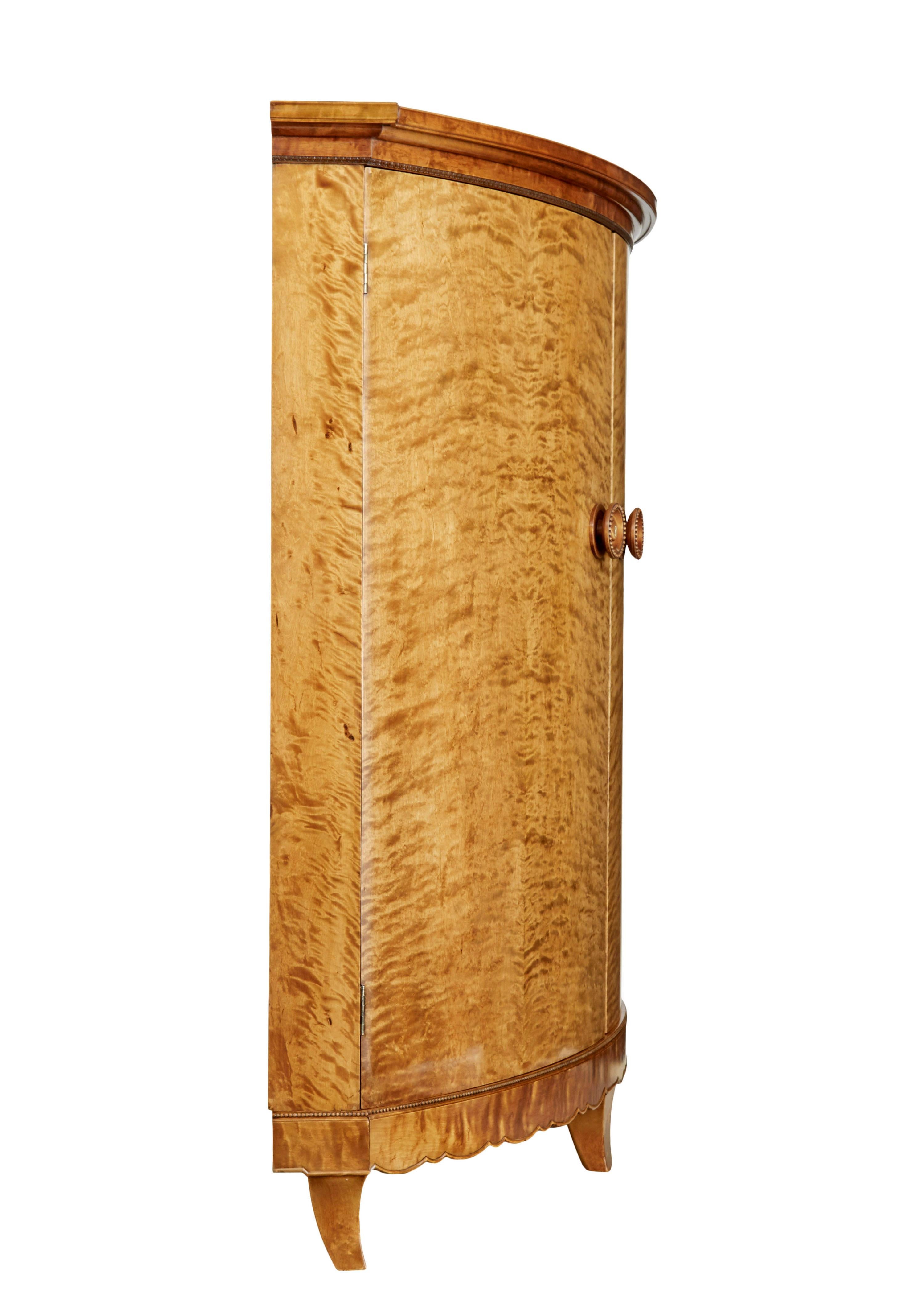 Sculpté à la main Rare armoire en bouleau des années 1930 aux proportions grandioses Otto Schulz pour Boet en vente