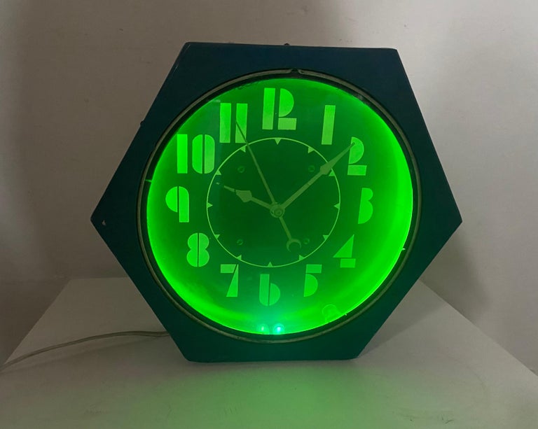 Rare 1930s Diminuative Hexagon Art Deco Neon Clock, Electric Neon Clock Co. For Sale 3