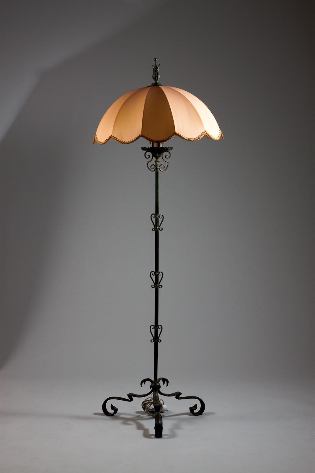Rare 1930ś Finnish wrought iron floor lamp by taidetakomo Hakkarainen 3