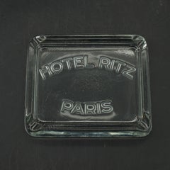 Seltene 1930er Hotel Ritz Paris geformt Glas Zigarette Aschenbecher Luxus Relikt Chanel