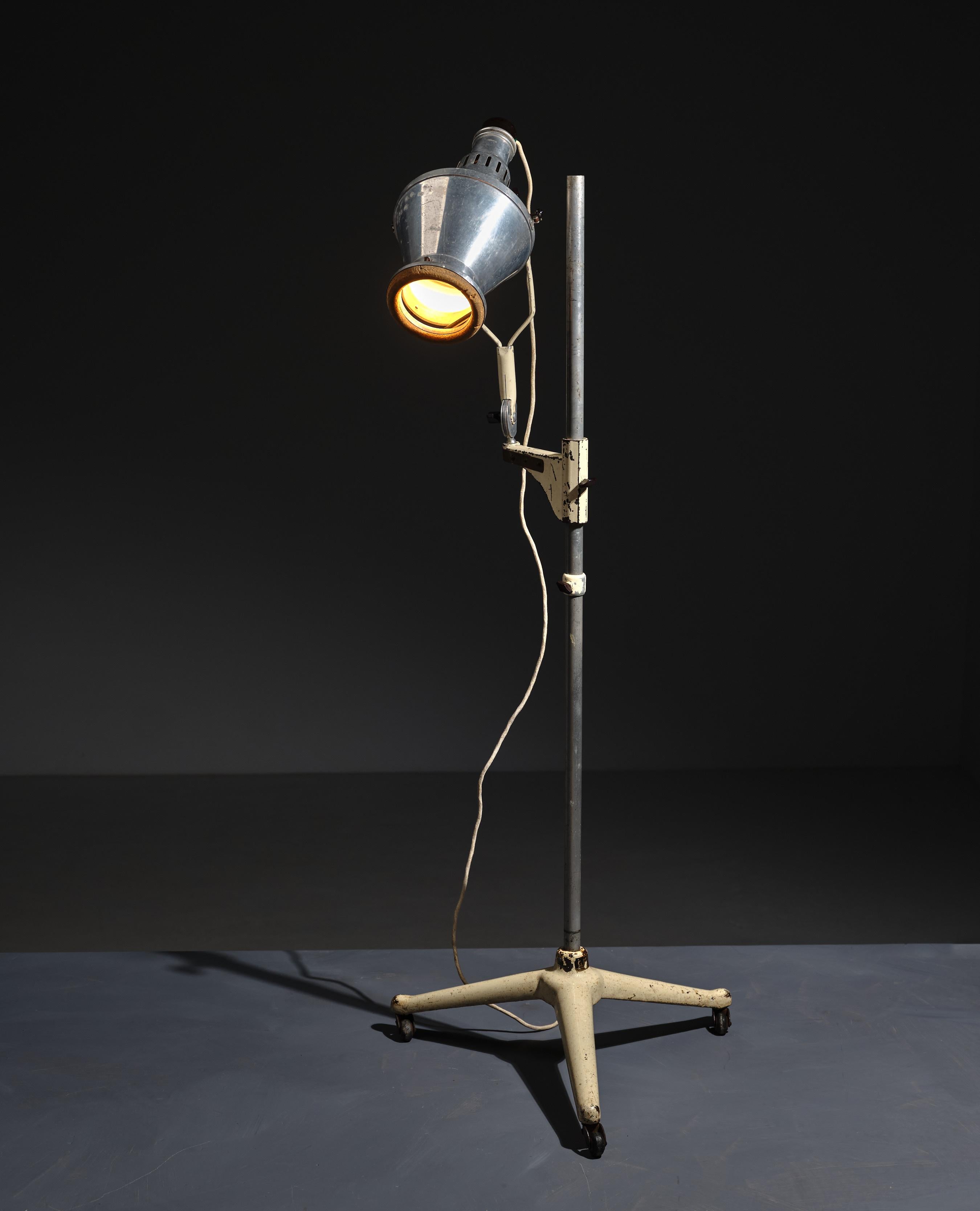 Discover a true gem of industrial design with this Original Hanau Sollux Industrial Floor Lamp from the 1930s, a prized possession for collectors and vintage enthusiasts alike. Crafted by the renowned manufacturer “Original Hanau,” this lamp