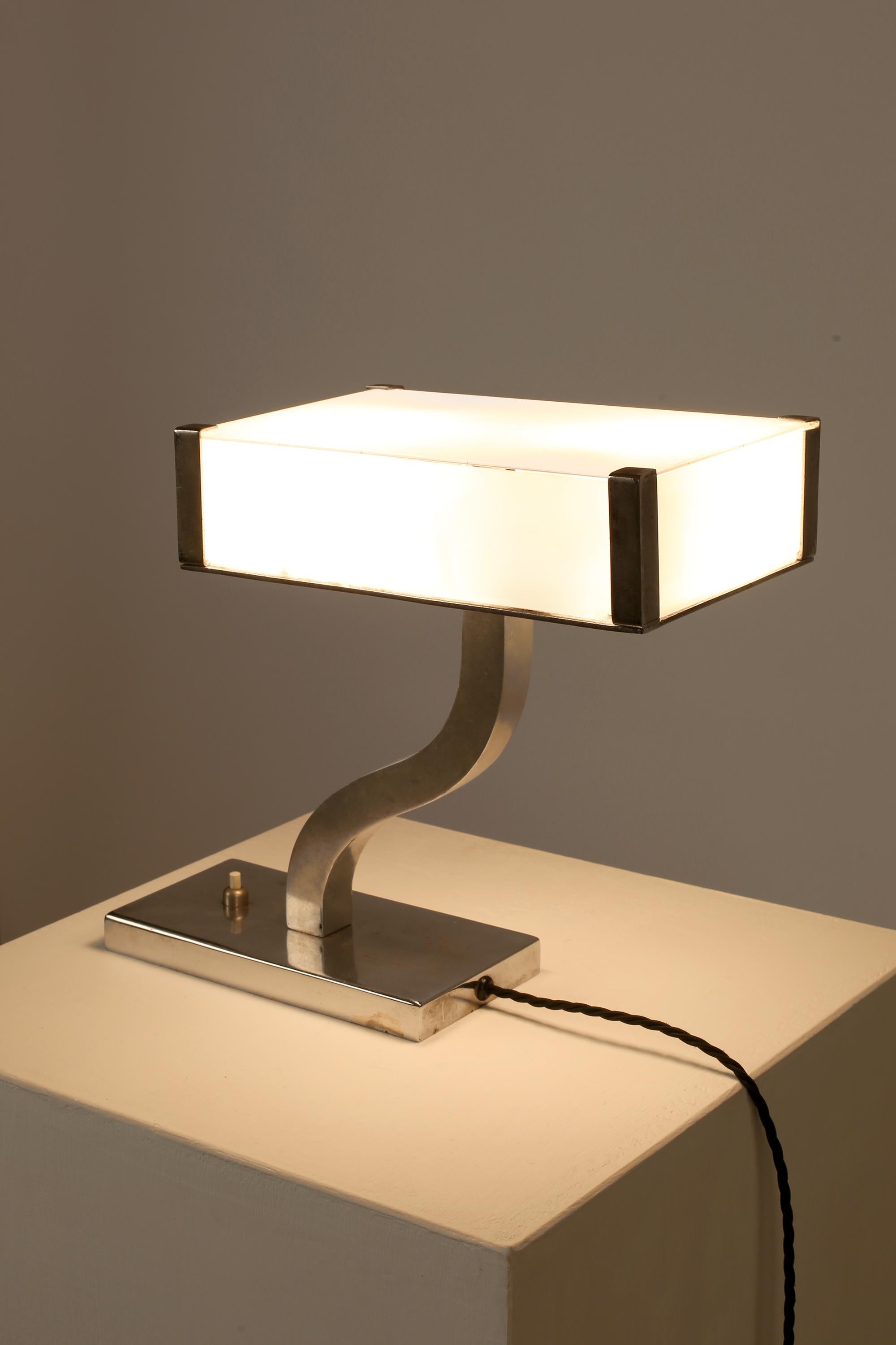 Rare 1930s Italian Chrome Plated Free Form Modernist Table Lamp In Good Condition In London, GB