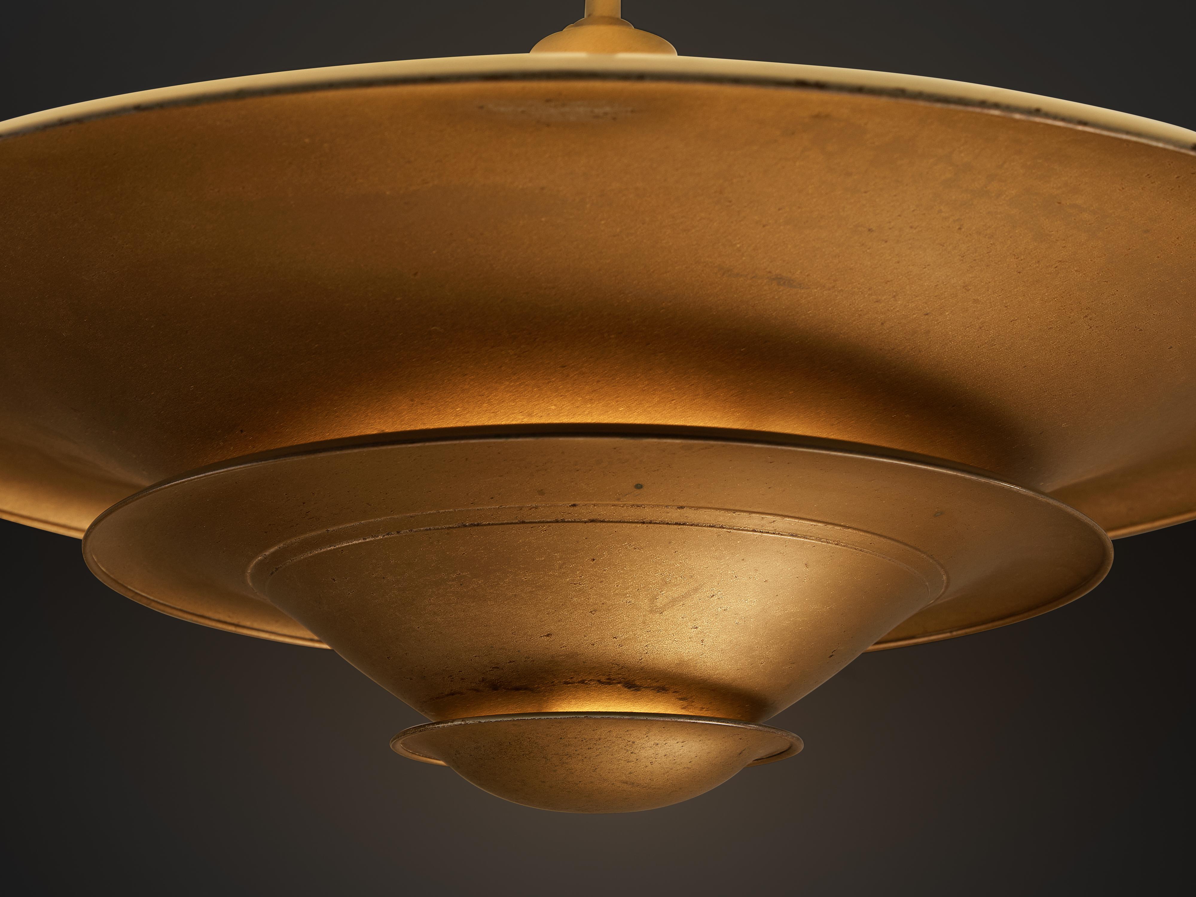 Scandinavo moderno Rara plafoniera Louis Poulsen degli anni '30 in metallo dipinto in oro in vendita