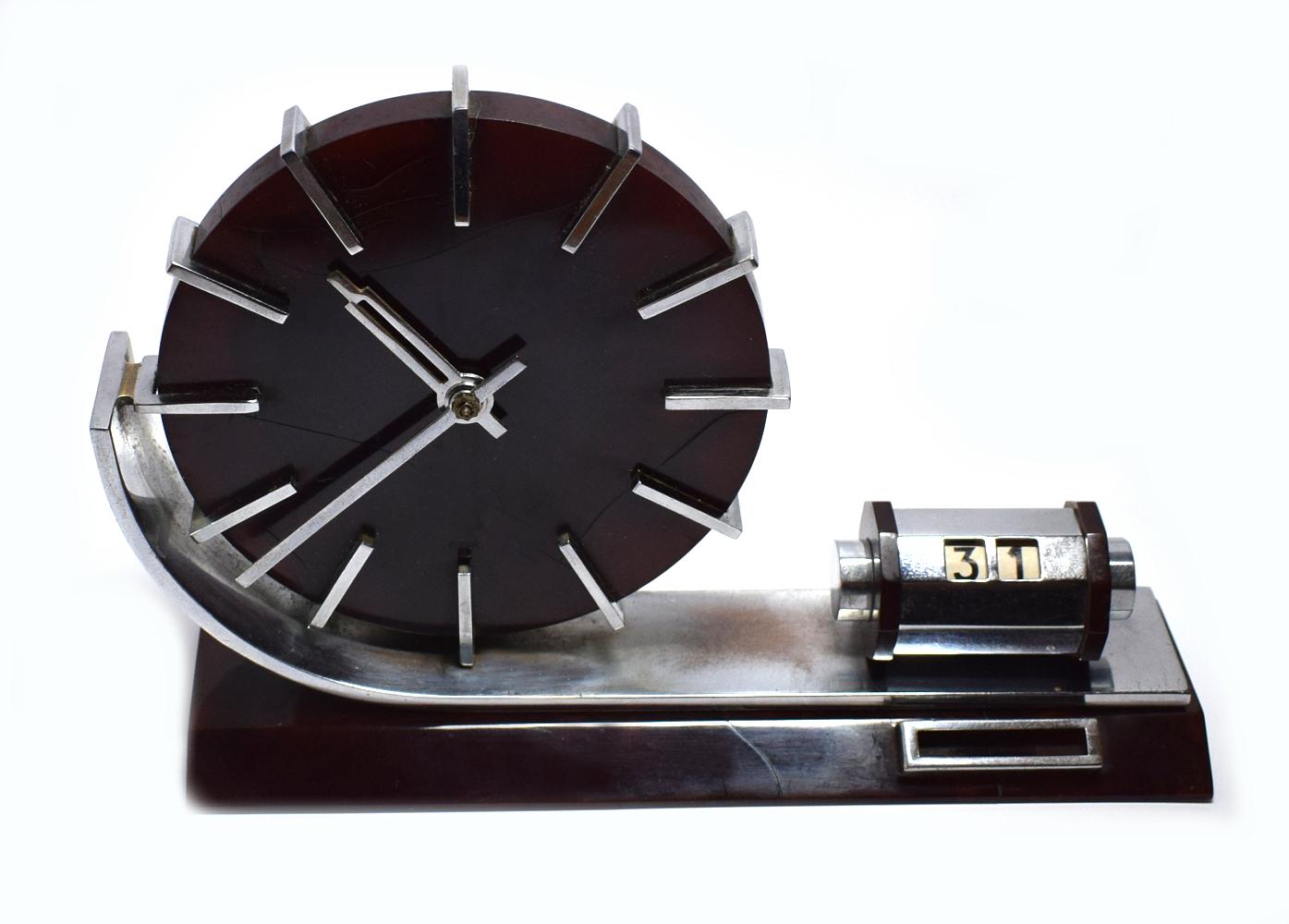 English Rare 1930s Modernist Bakelite Clock