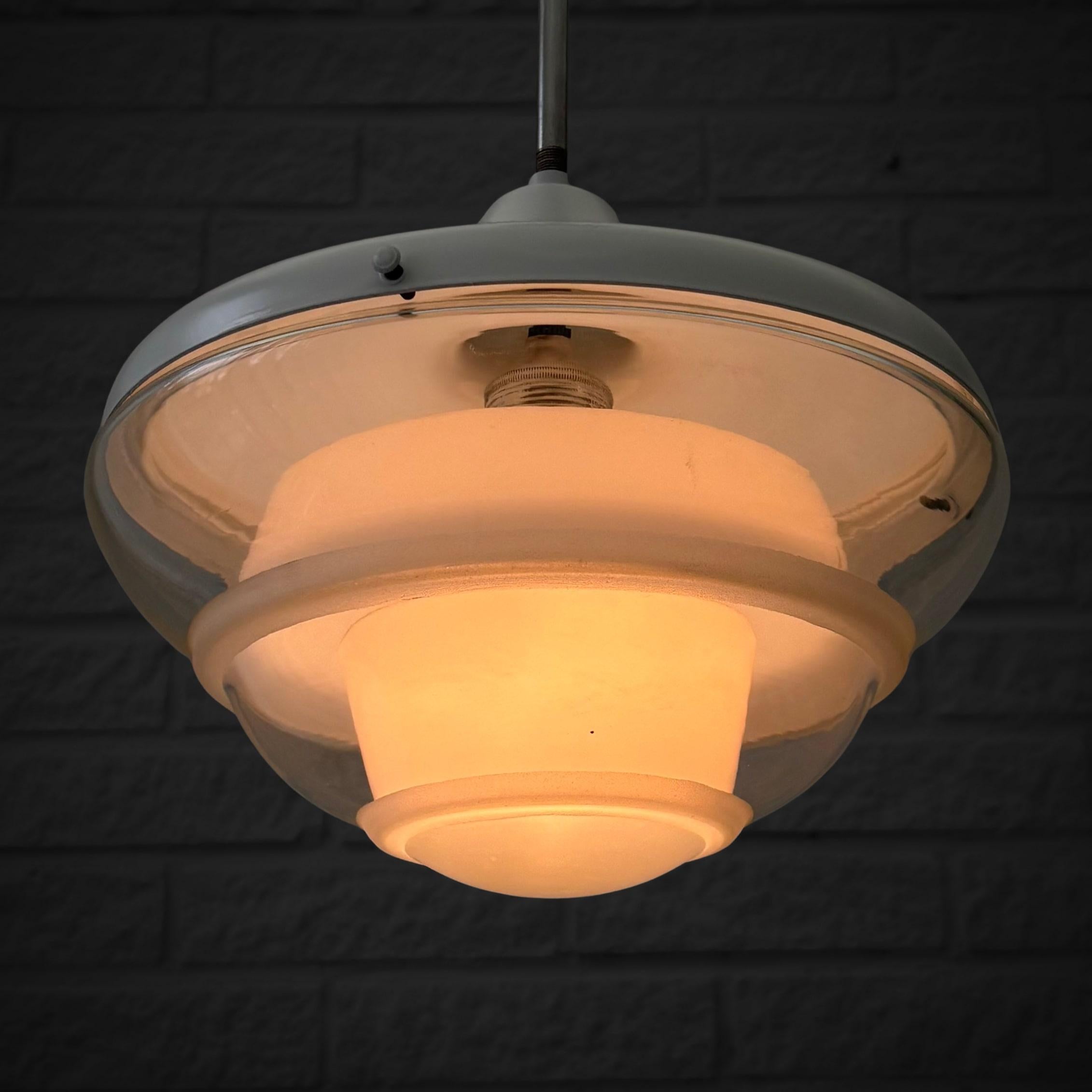 Scandinavo moderno Rara lampada a sospensione Bauhaus KG degli anni '30 di K.K. Lindesvärd in vendita