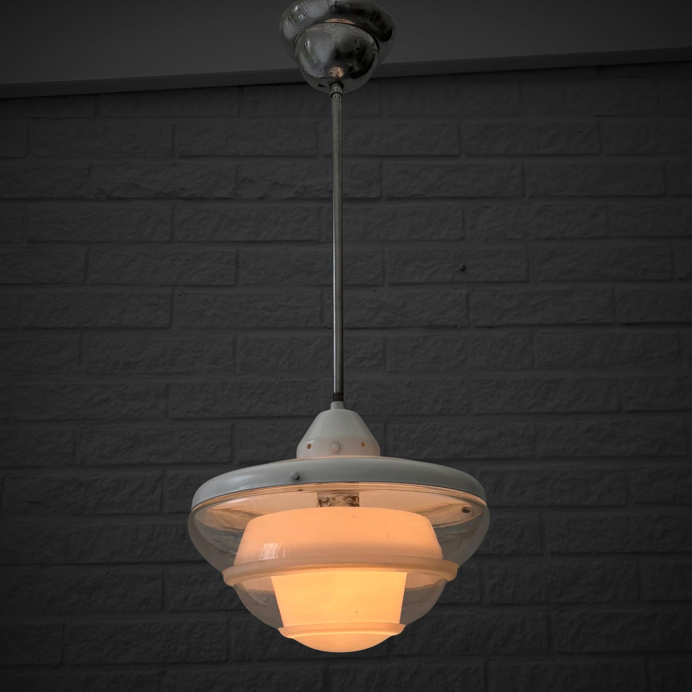 Rara lampada a sospensione Bauhaus KG degli anni '30 di K.K. Lindesvärd In condizioni buone in vendita a Forserum, SE