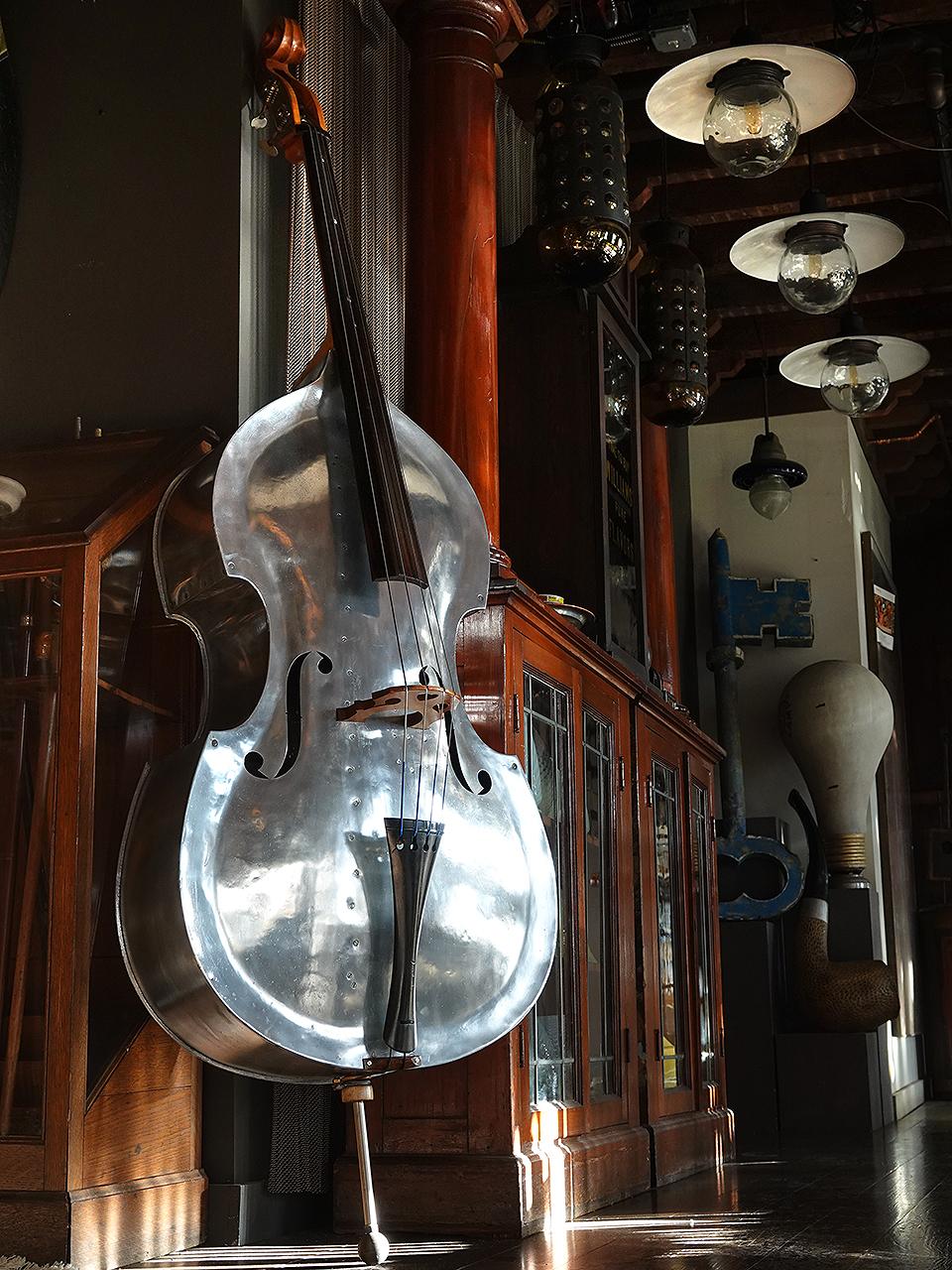 Rare 1930s Pfretzschner Aluminum Double Bass In Good Condition In Peekskill, NY