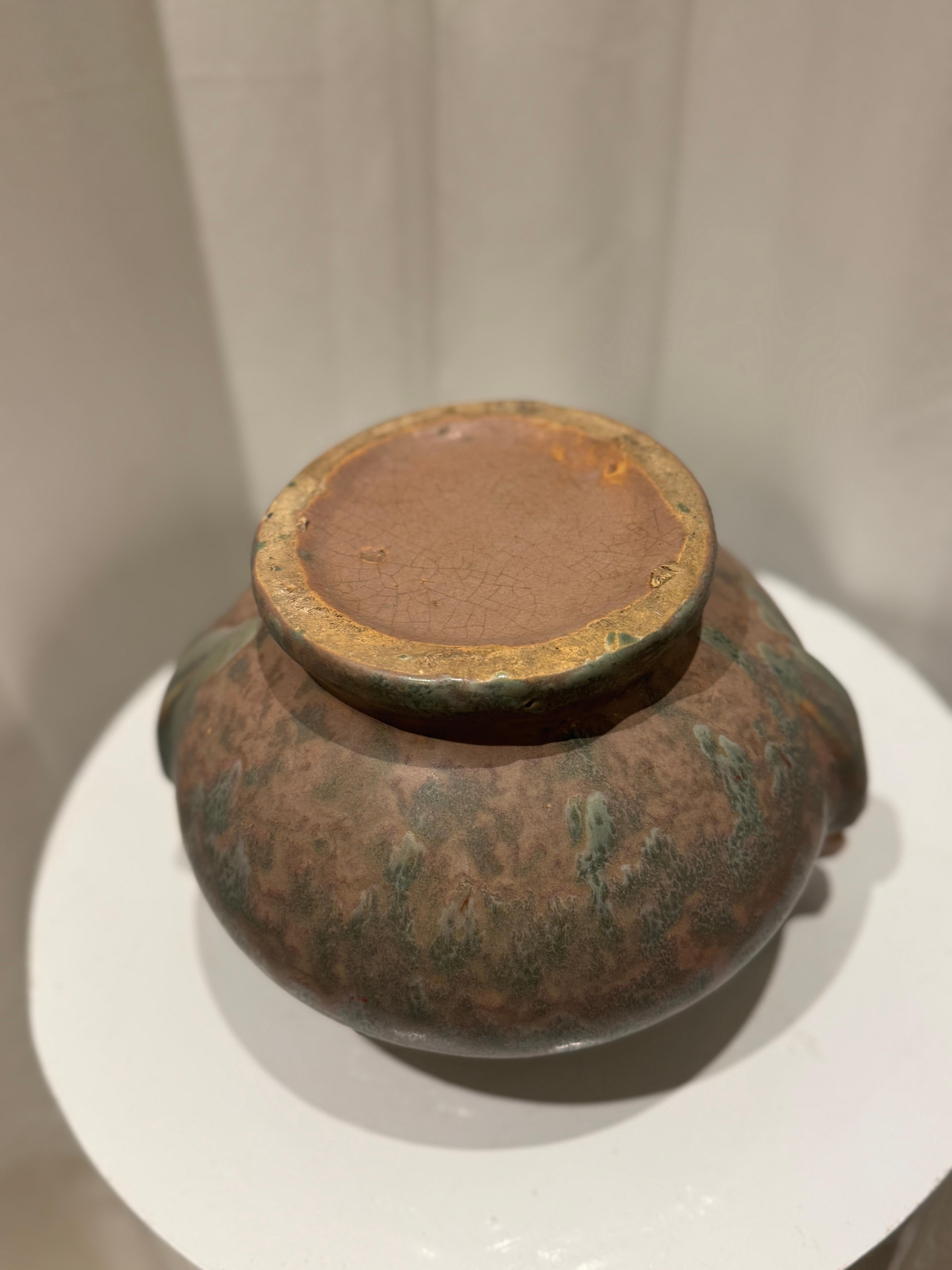 Metà XX secolo Raro vaso con manico in Weller Pottery Art Vellum del 1930 in vendita