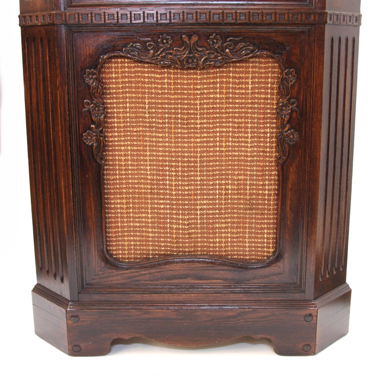 Gothic Revival Rare 1939 Vintage Viking Oak Corner Console Radio by Romweber For Sale