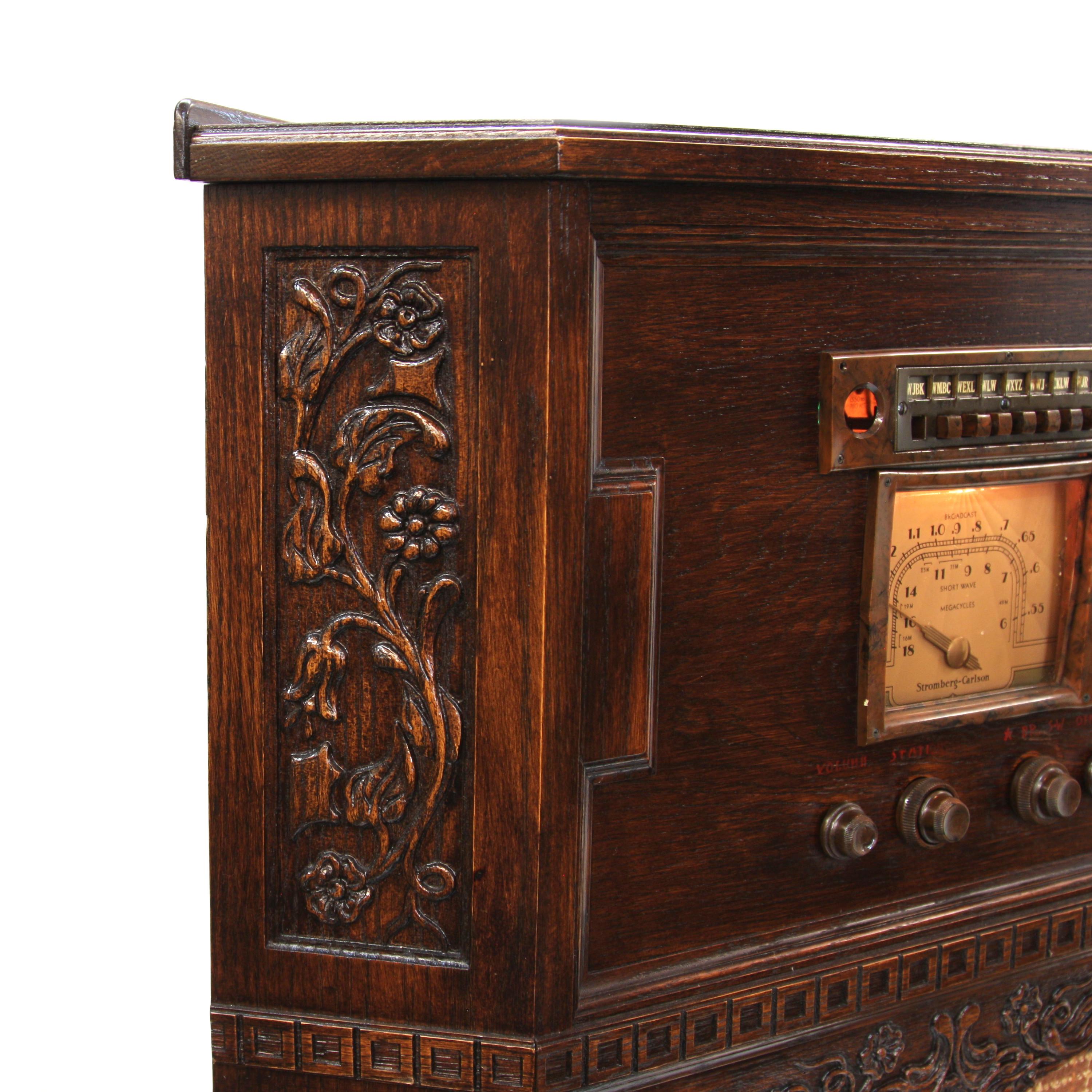 Seltenes Vintage Viking-Eckkonsole- Radio aus Eichenholz von Romweber, 1939 (Mitte des 20. Jahrhunderts) im Angebot