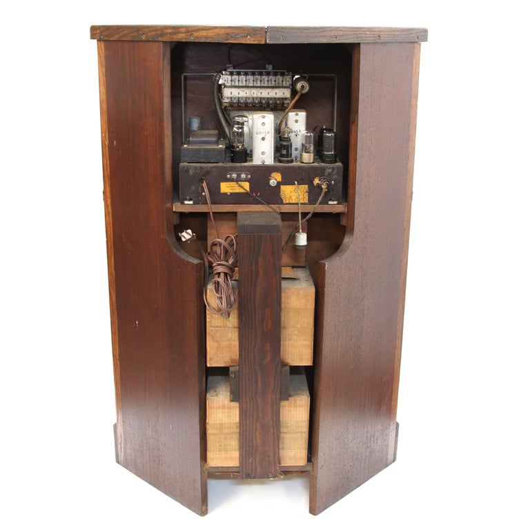 Rare 1939 Vintage Viking Oak Corner Console Radio by Romweber For Sale 1