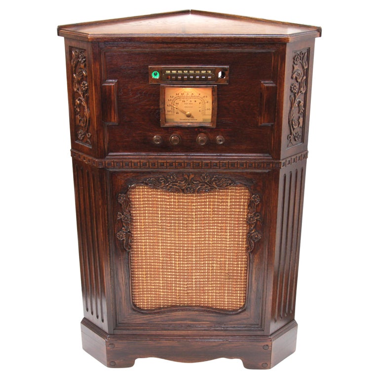 Rare 1939 Vintage Viking Oak Corner Console Radio by Romweber For Sale