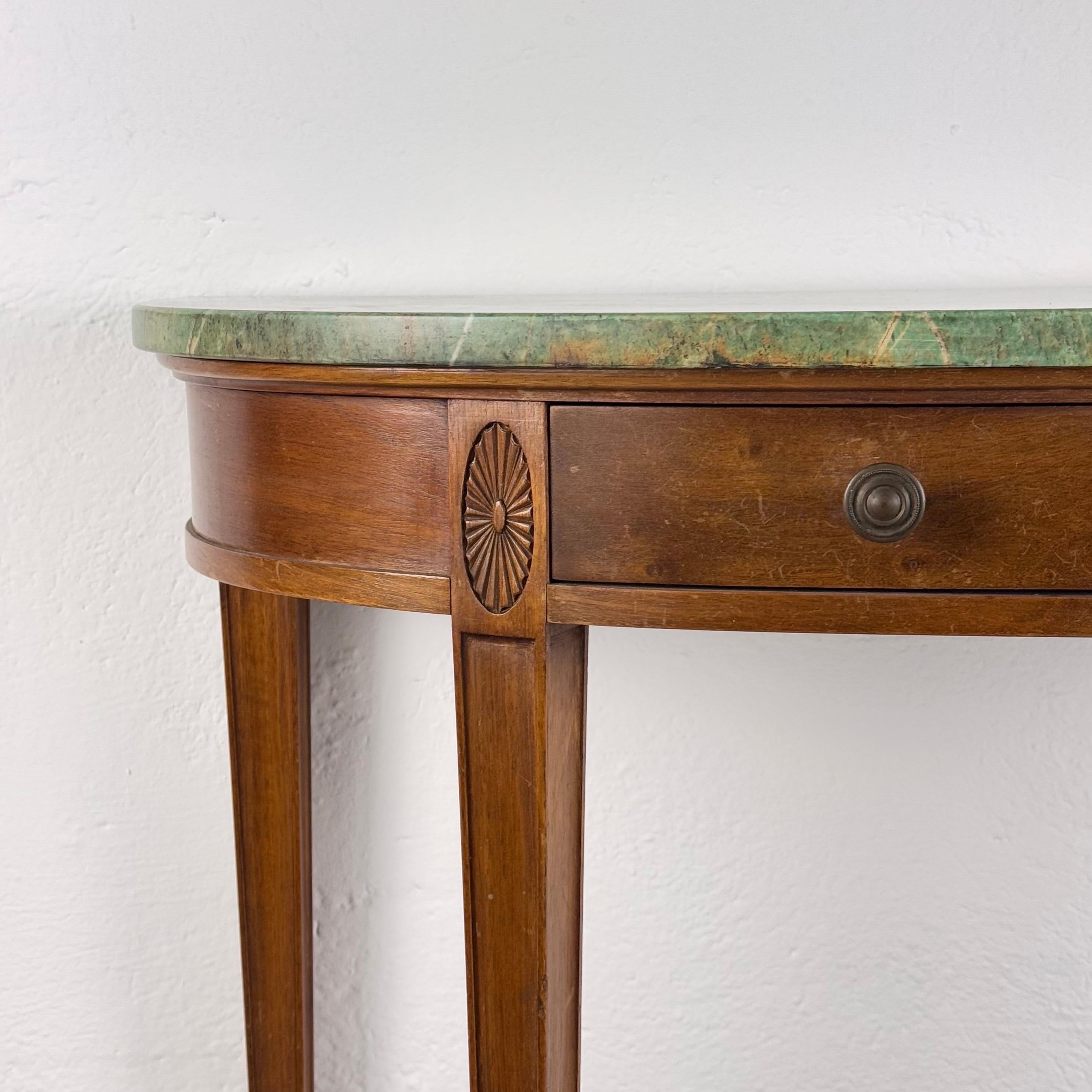 italien Rare console de 1940 de Paolo Buffa en noyer avec dessus en marbre malachite vert en vente