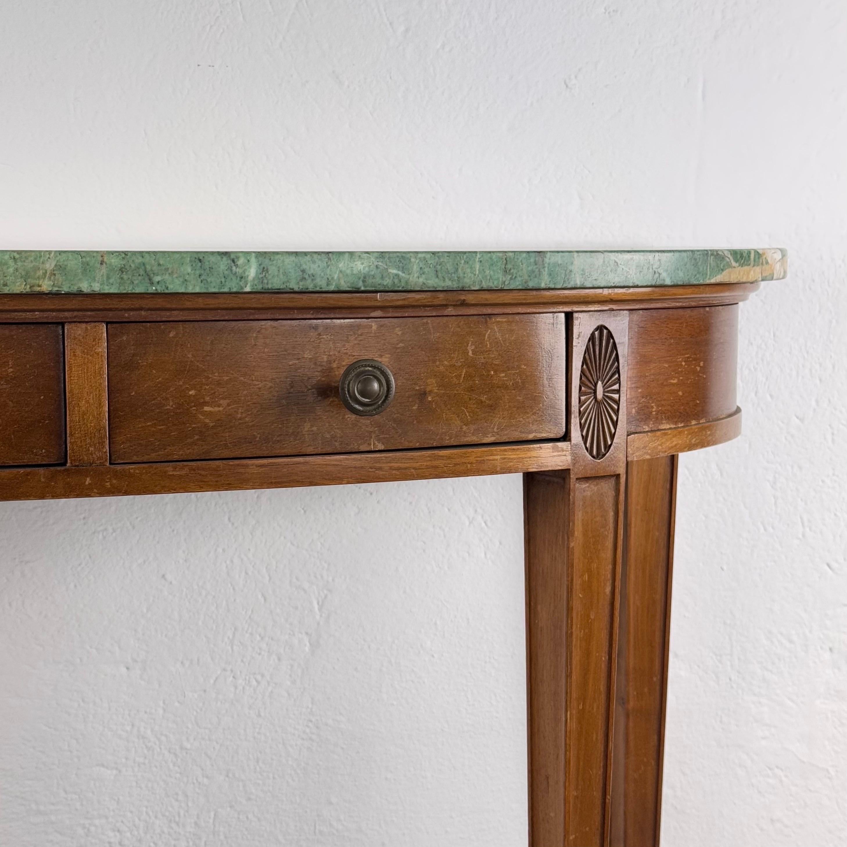 Fait main Rare console de 1940 de Paolo Buffa en noyer avec dessus en marbre malachite vert en vente
