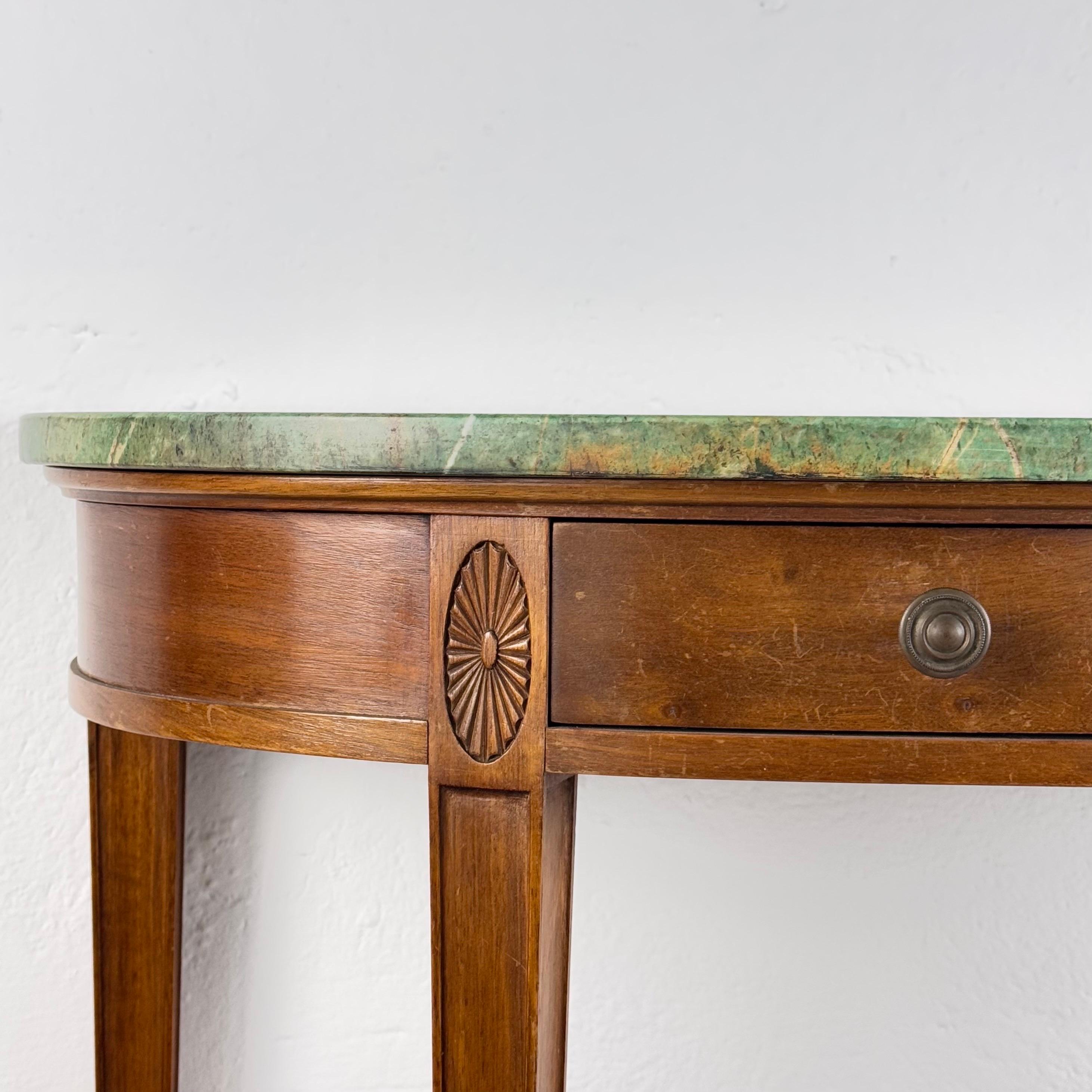 Milieu du XXe siècle Rare console de 1940 de Paolo Buffa en noyer avec dessus en marbre malachite vert en vente