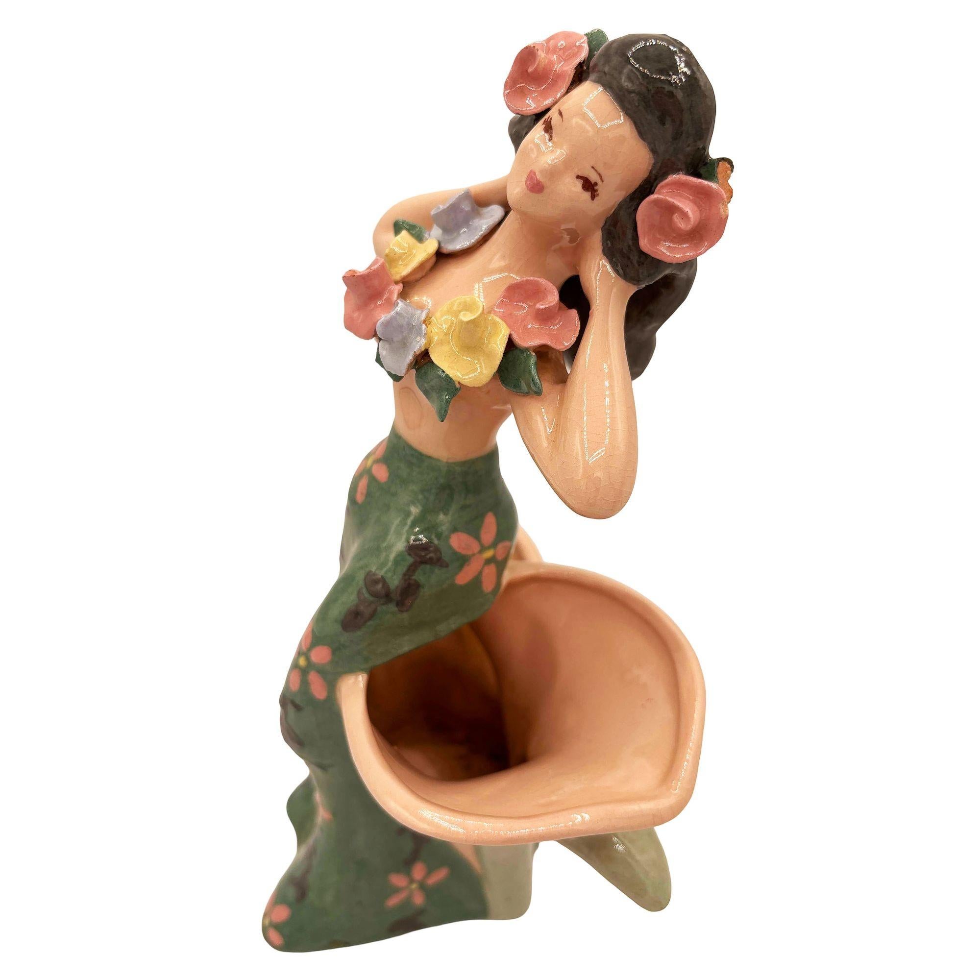 Metà XX secolo Rare 1940 Dancing Hula Girl Vase by Kaye of Hollywood Dorette Saltzman in vendita