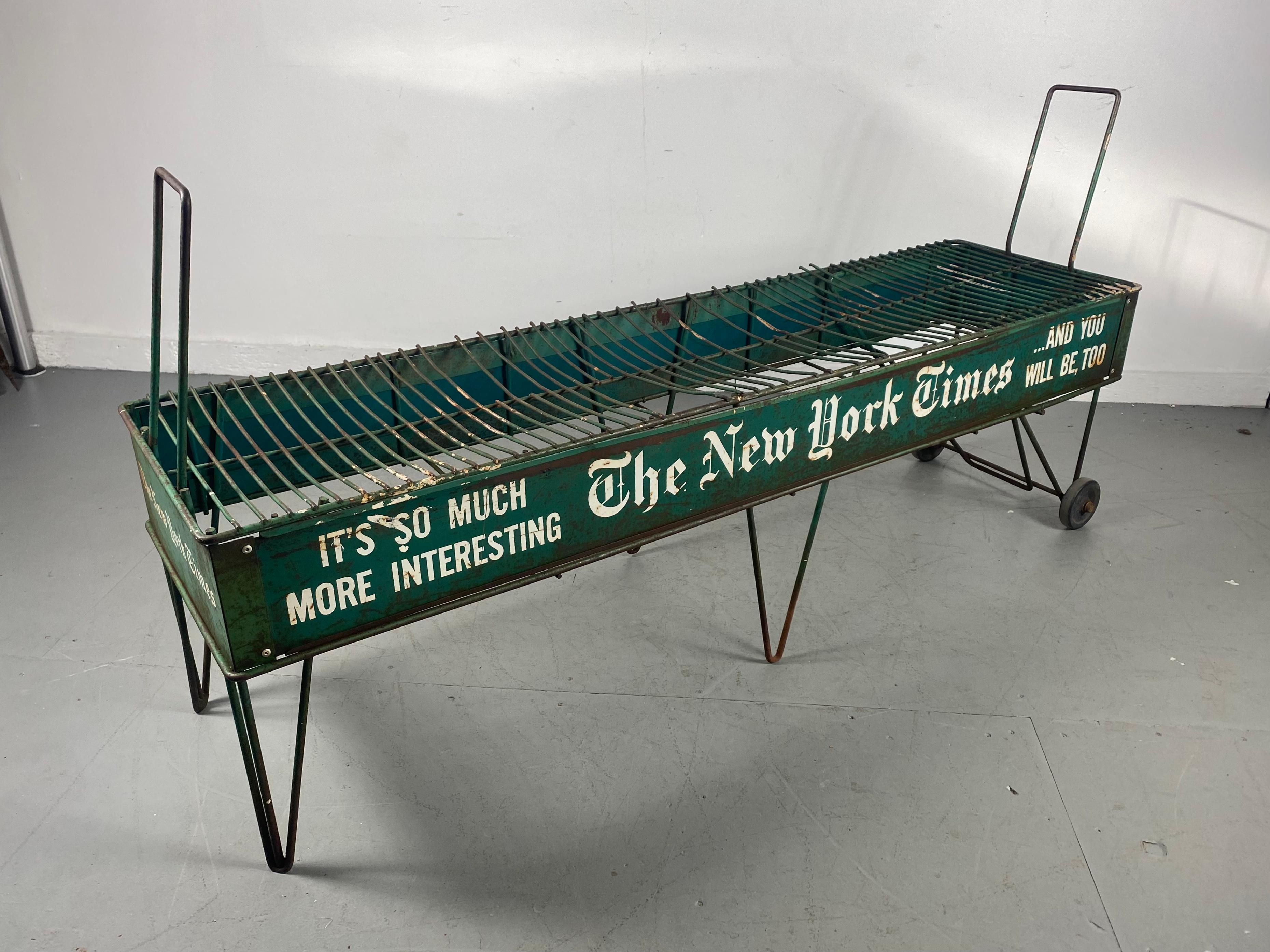 Métal Rare chariot de présentation de journaux du New York Times des années 1940 /50, porte-revues en vente