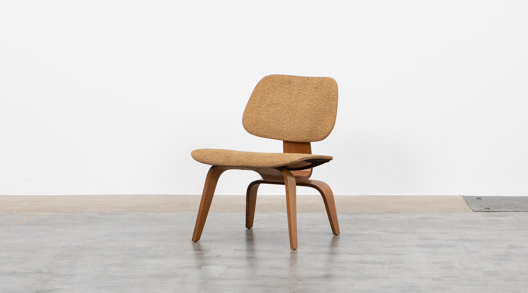 LCW Chair, plywood in ash, original fabric, Charles & Ray Eames, USA, 1948.

Early example of a LCW chair by famous Charles & Ray Eames. The unusual organic shape of this object shows Charles & Ray Eames innovative use of lumber-core plywood.