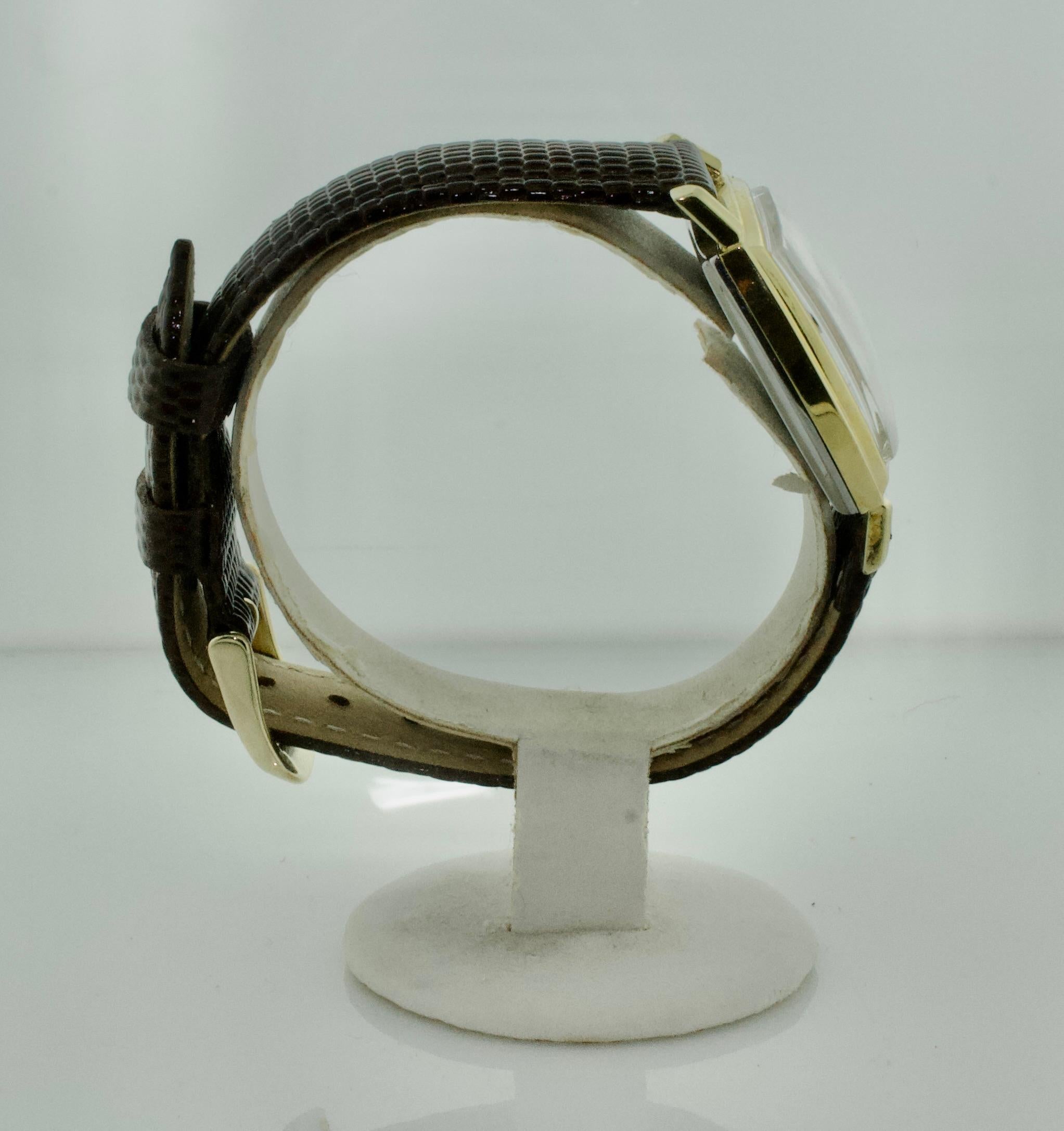 Femenino o masculino Raro reloj de pulsera Bulova de los años 40 con esfera de damero y caja tonneau en venta