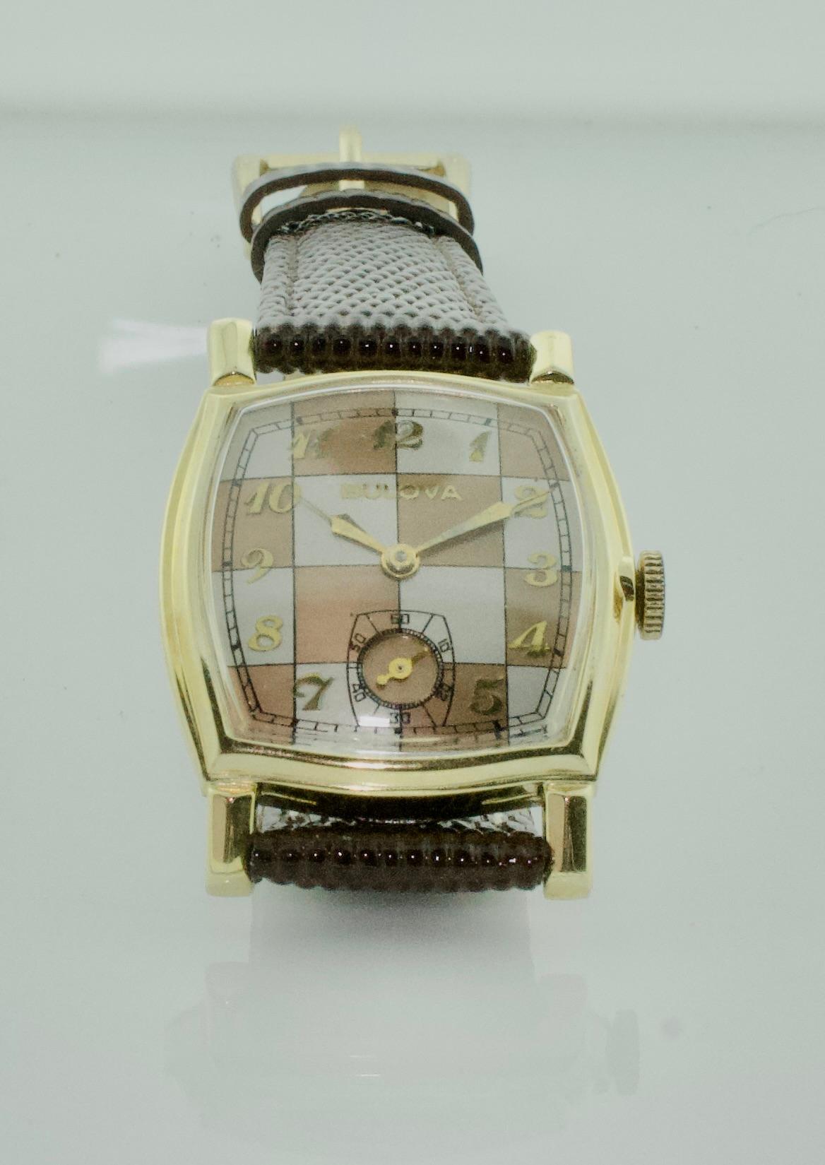 Raro reloj de pulsera Bulova de los años 40 con esfera de damero y caja tonneau en venta 2