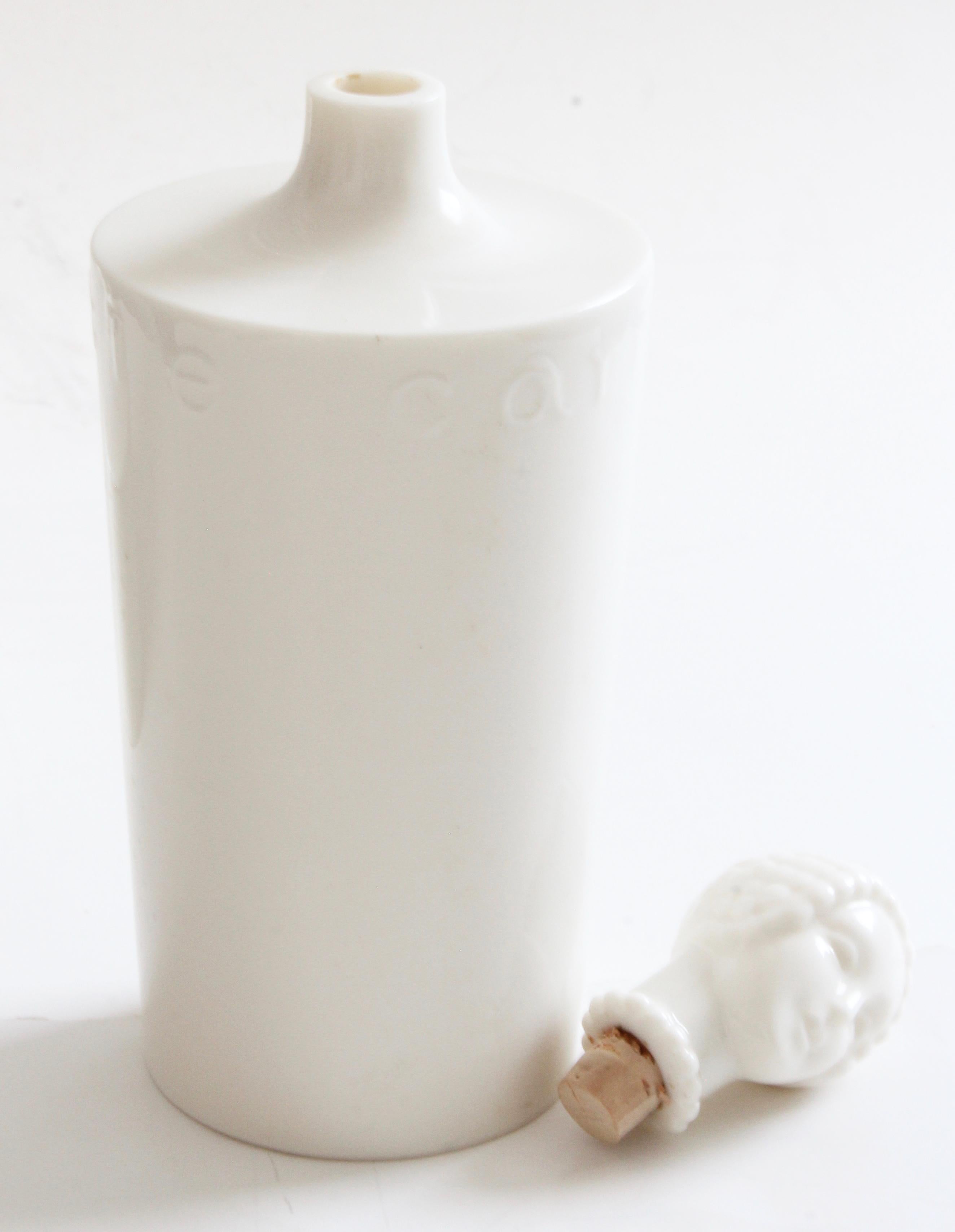 Raro set di portacipria e decanter per lozioni in porcellana Hattie Carnegie by Lenox degli anni '40 in vendita 5