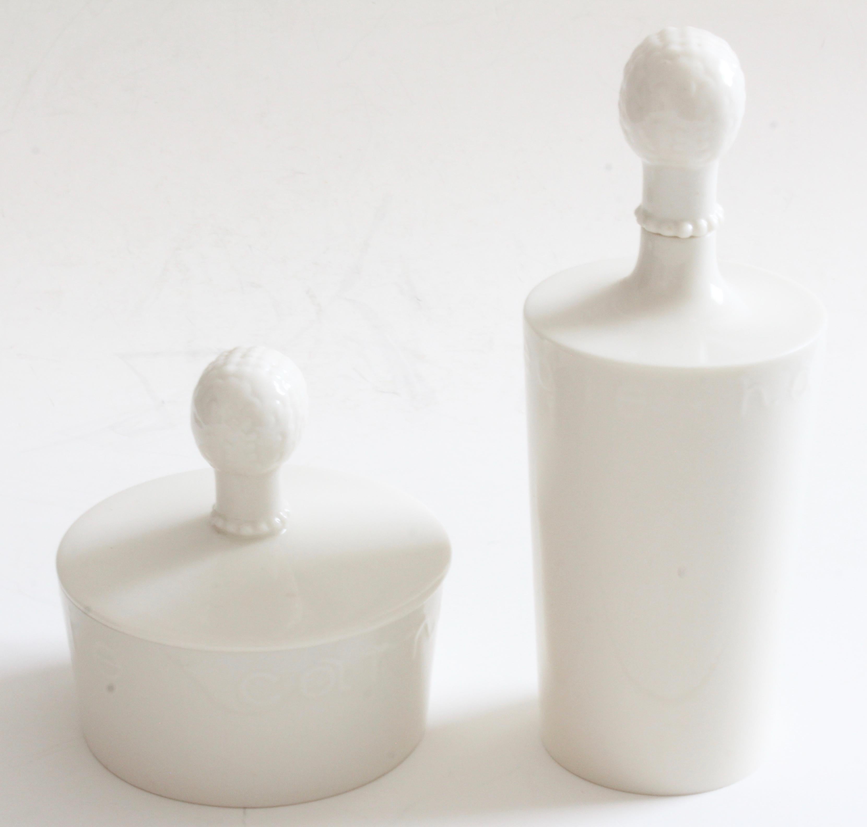 da uomo o donna Raro set di portacipria e decanter per lozioni in porcellana Hattie Carnegie by Lenox degli anni '40 in vendita