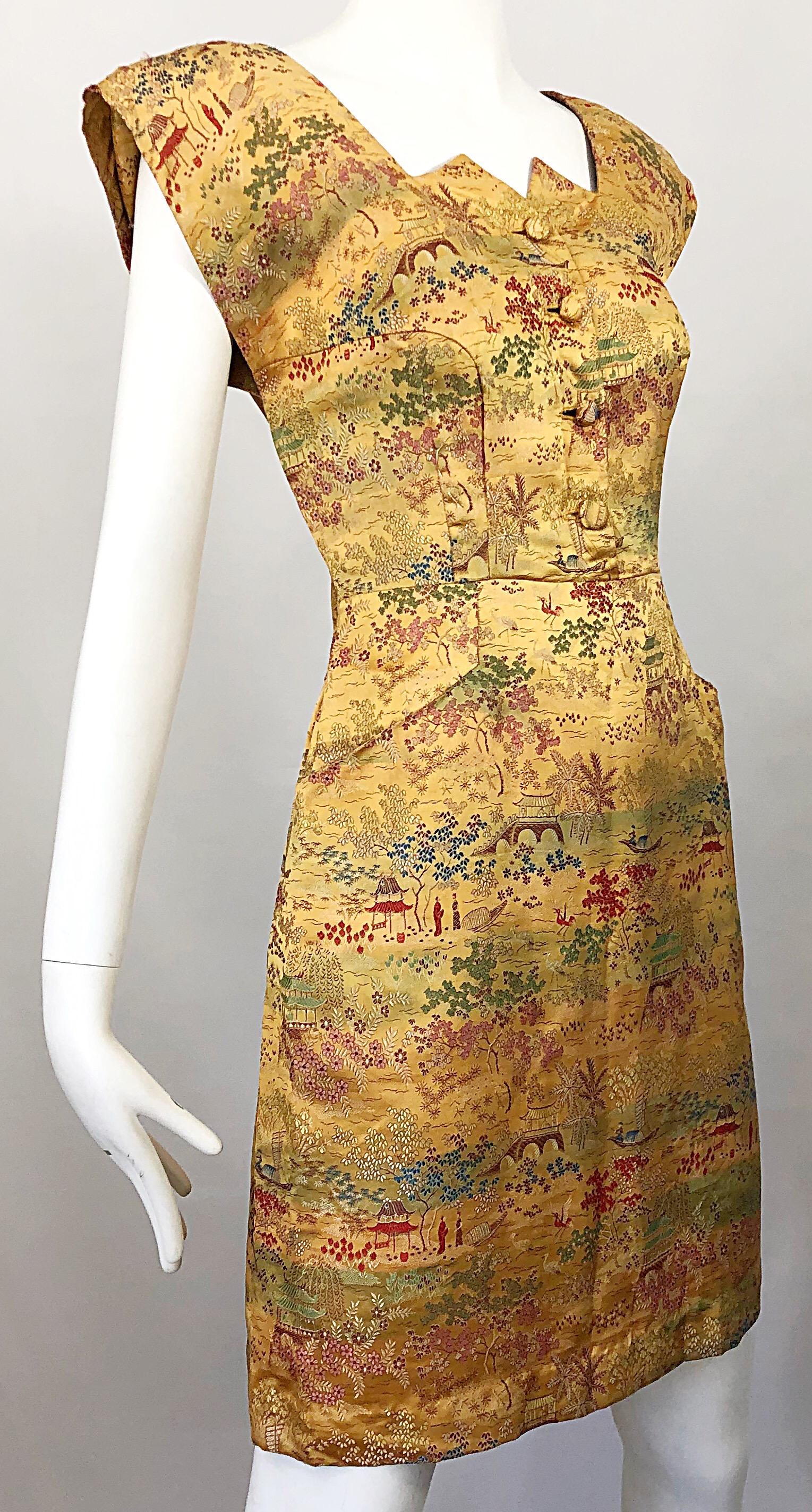Rare 1940s Novelty Asian Print Avant Garde Silk Strong Shoulder Vintage Dress For Sale 2
