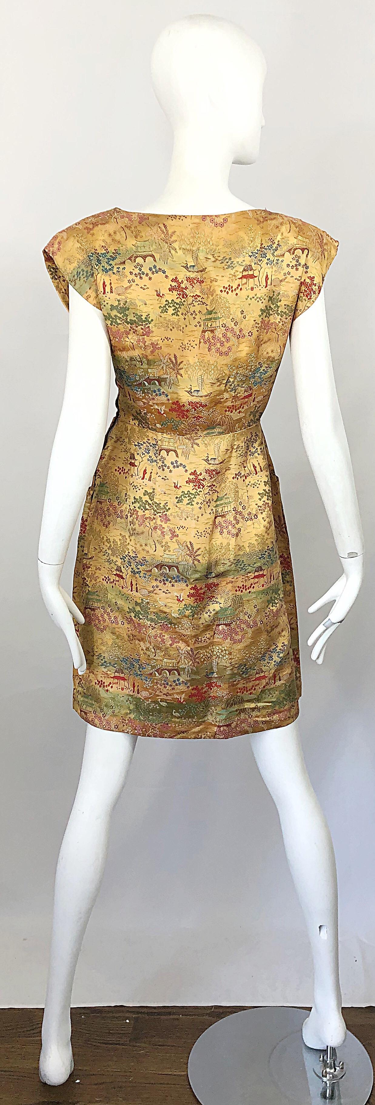 Rare 1940s Novelty Asian Print Avant Garde Silk Strong Shoulder Vintage Dress For Sale 3