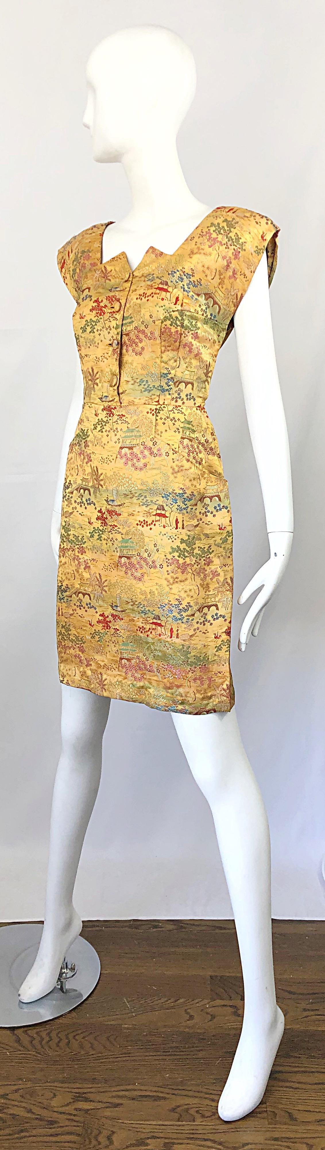 Rare 1940s Novelty Asian Print Avant Garde Silk Strong Shoulder Vintage Dress For Sale 4