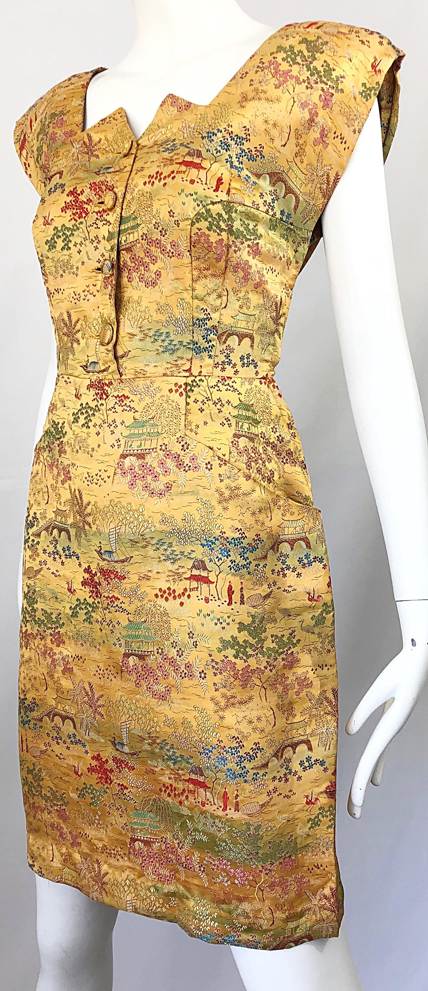 Rare 1940s Novelty Asian Print Avant Garde Silk Strong Shoulder Vintage Dress In Excellent Condition For Sale In San Diego, CA