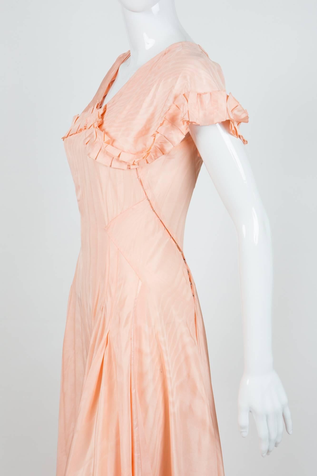 Beige Rare 1940s Taffetas Silk Dress For Sale