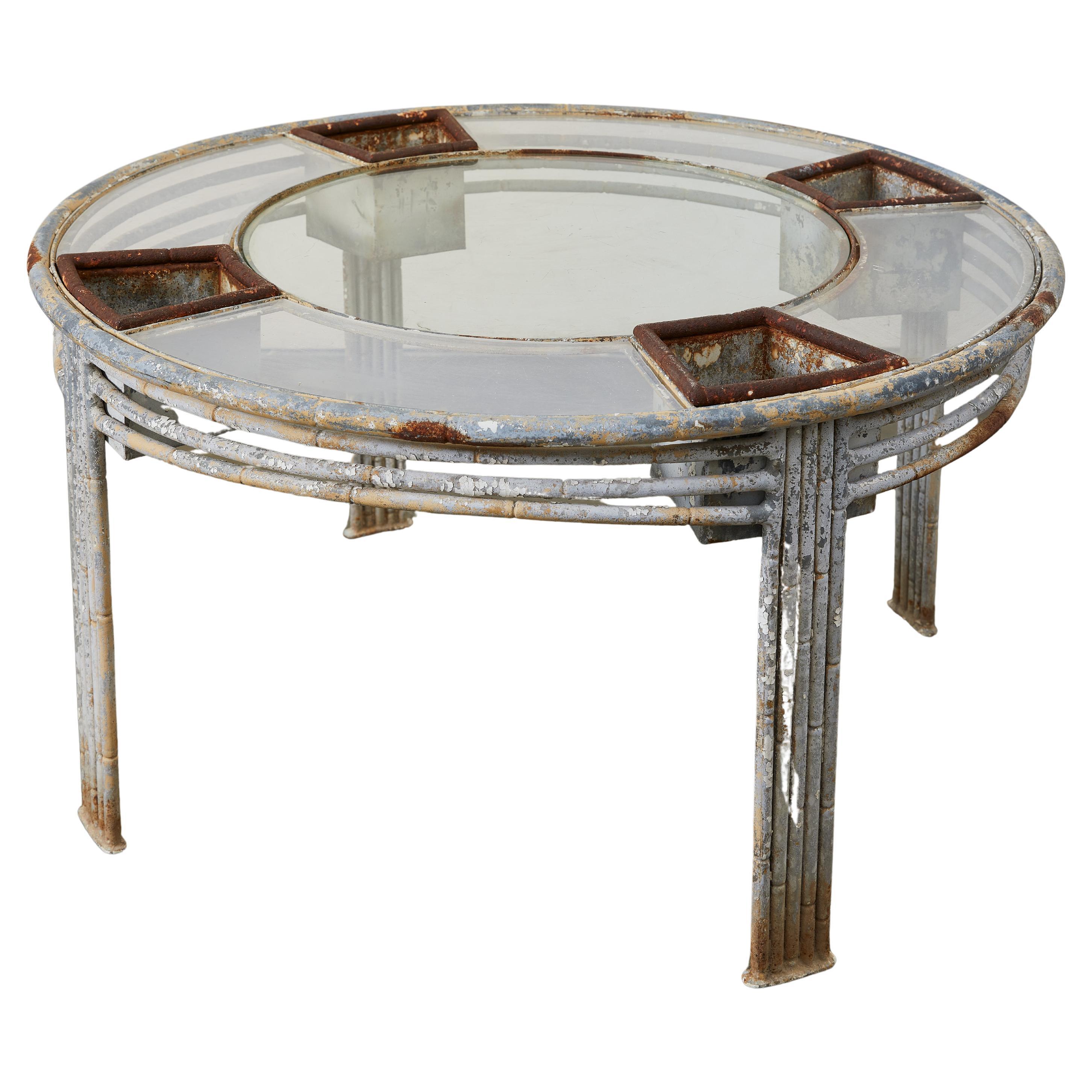 Rare table industrielle des années 1940 en verre zinc et acrylique avec poches pour jardinières