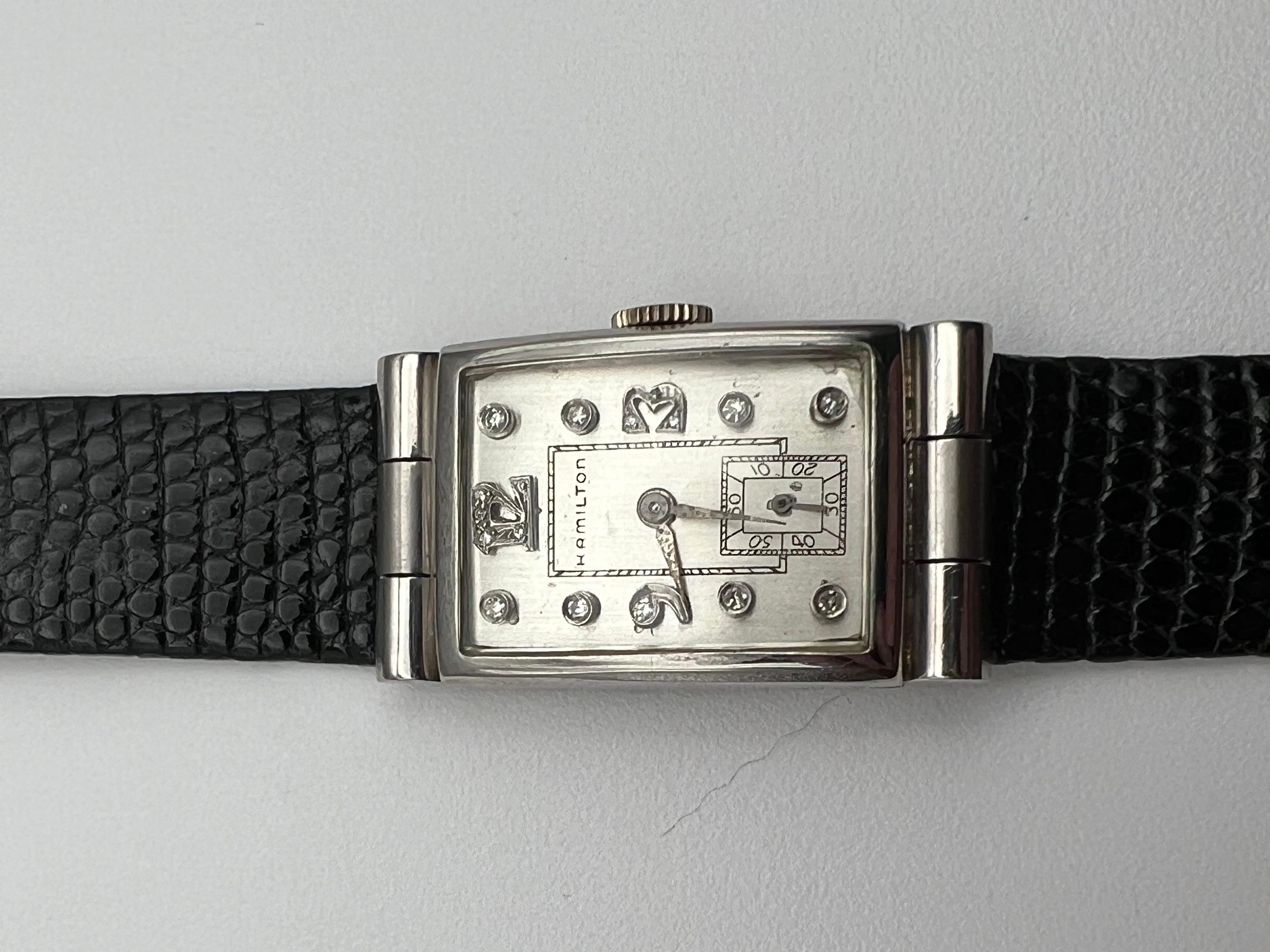 Bienvenue sur Vintage Watch Corner, où l'on peut trouver les garde-temps les plus insolites qui, à coup sûr, ont des histoires qui ne seront jamais révélées. Tout le monde regarde votre montre et elle représente qui vous êtes, vos valeurs et votre