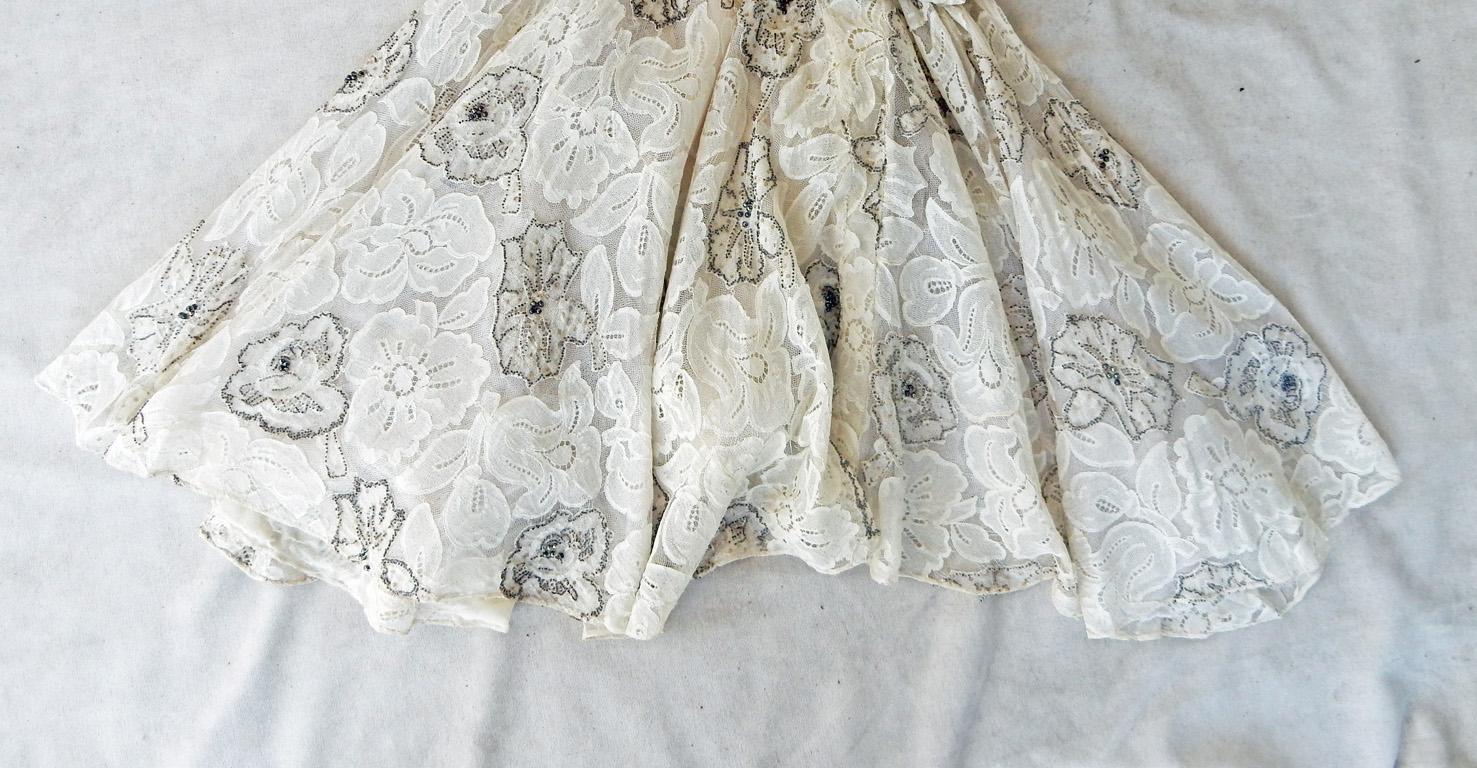 Seltenes 1948 Jacques Fath Perlenbesetztes Chantilly Spitzenkleid Kleid im Zustand „Gut“ im Angebot in Los Angeles, CA