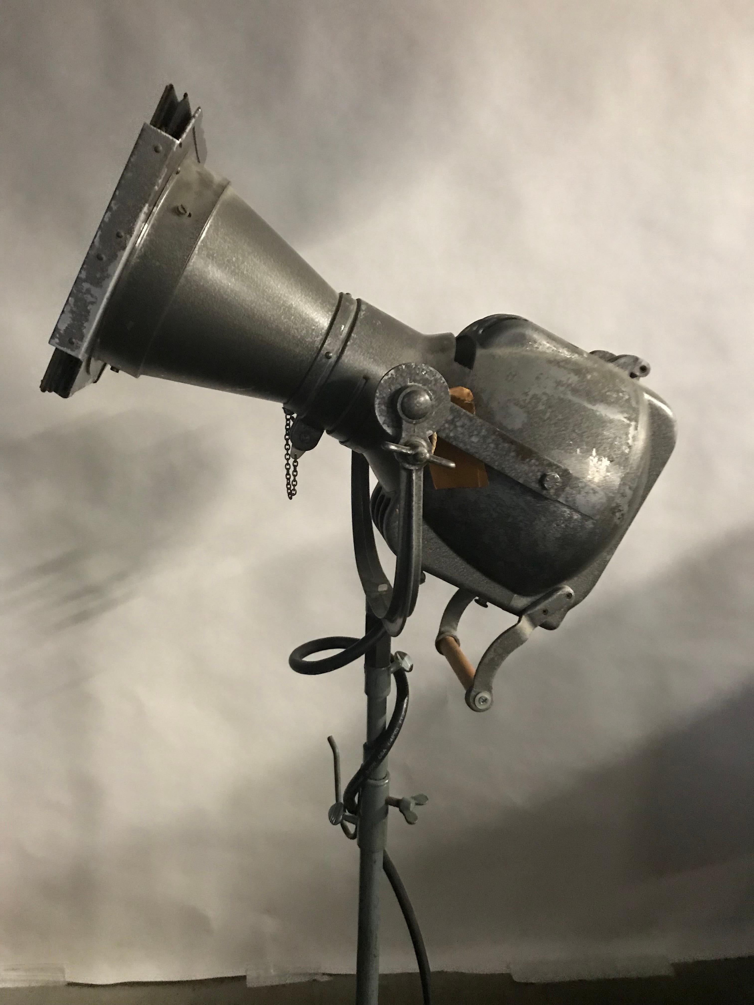 20ième siècle Rare lampe de théâtre de cinéma industrielle vintage de 1950 à fil électrique, Angleterre en vente