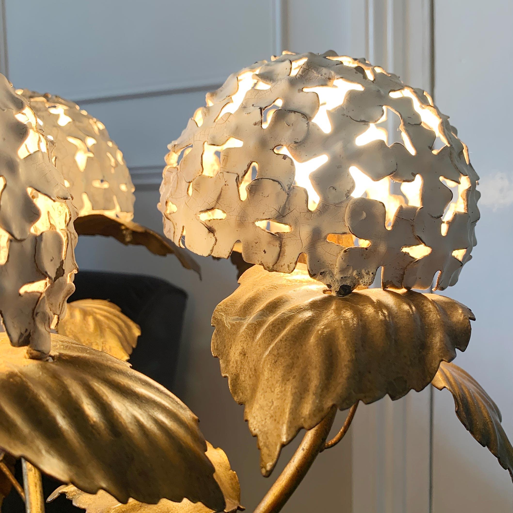 Mid-20th Century 1950s American White and Gold Hydrangea Table Lamp For Sale