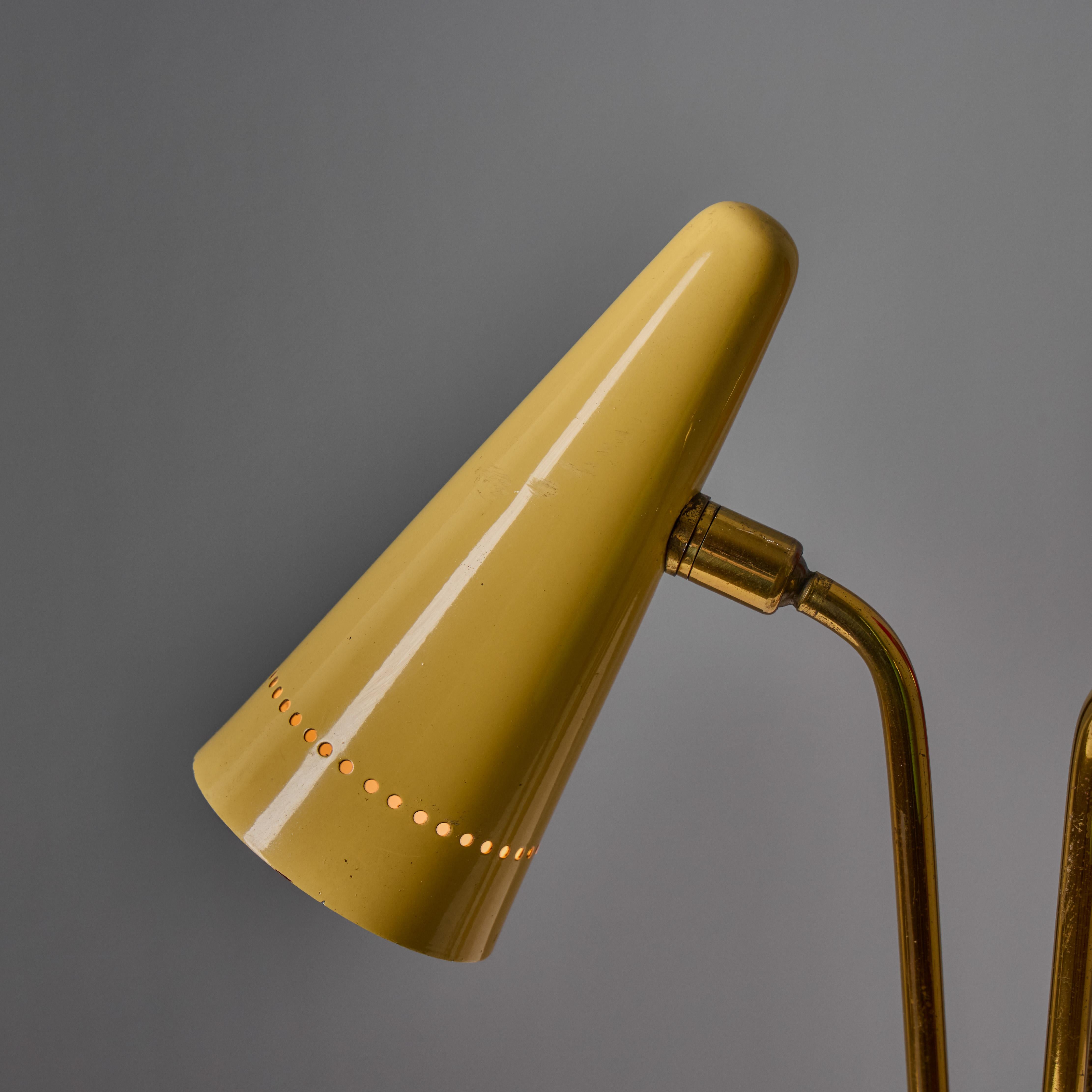 Metallo Rara lampada da tavolo a 3 paralumi multicolore di Angelo Ostuni del 1950 per O-Luce in vendita