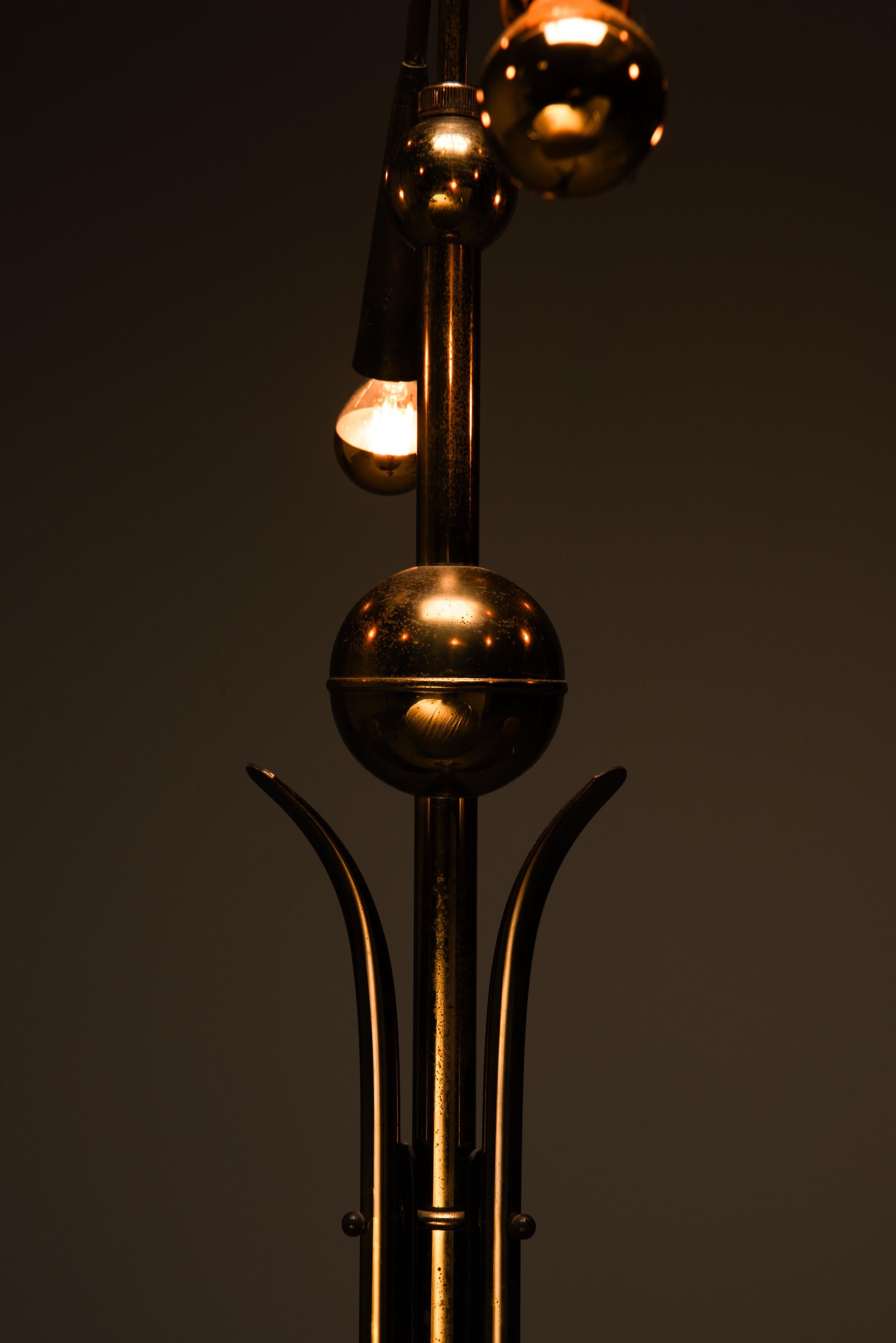 Rare 1950s Brass Sputnik Floor Lamp - Stilnovo Style In Good Condition For Sale In Antwerpen, BE