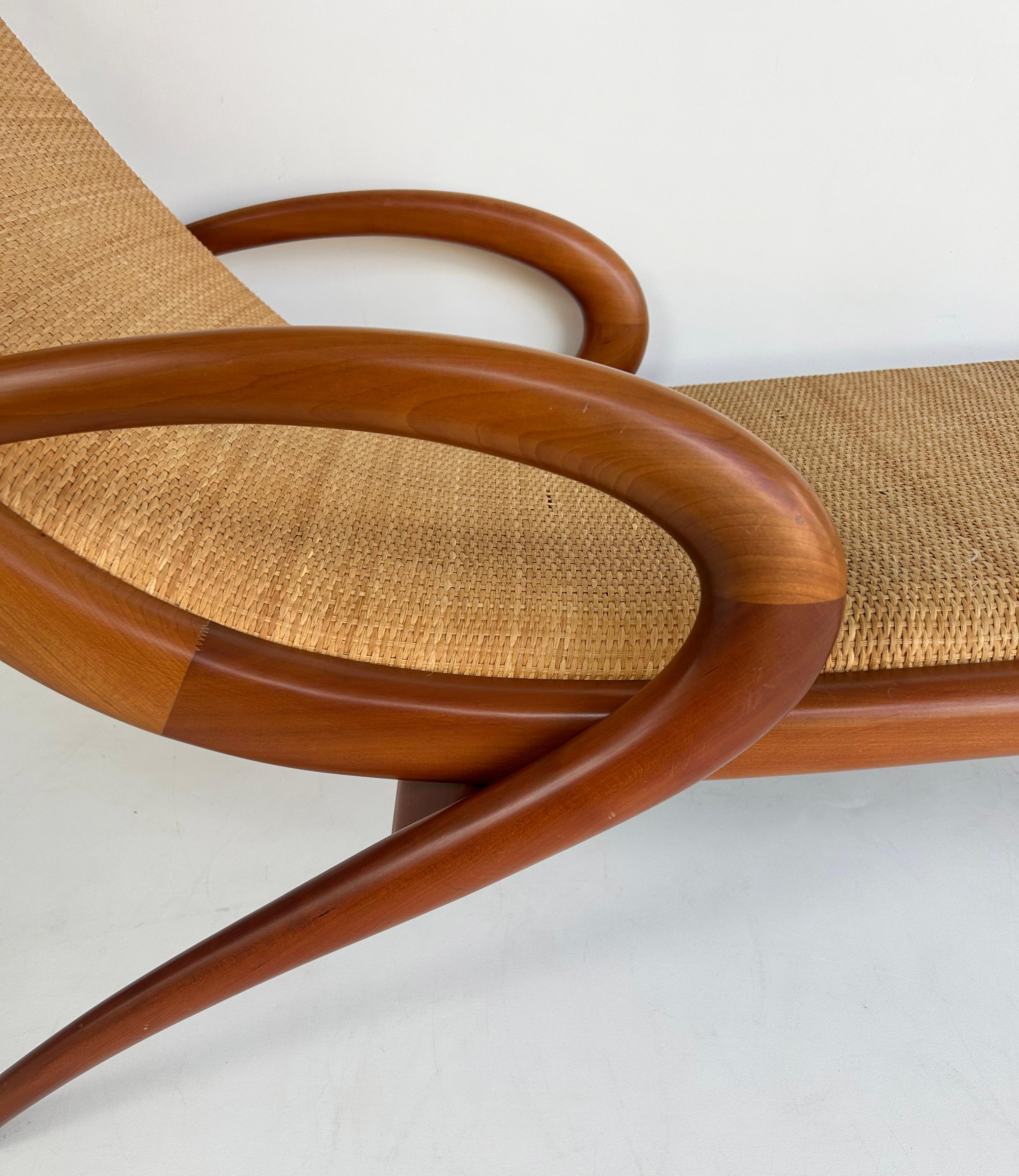 Rara Chaise Longue John Graz de los años 50, rafia tejida insertada Madera en venta