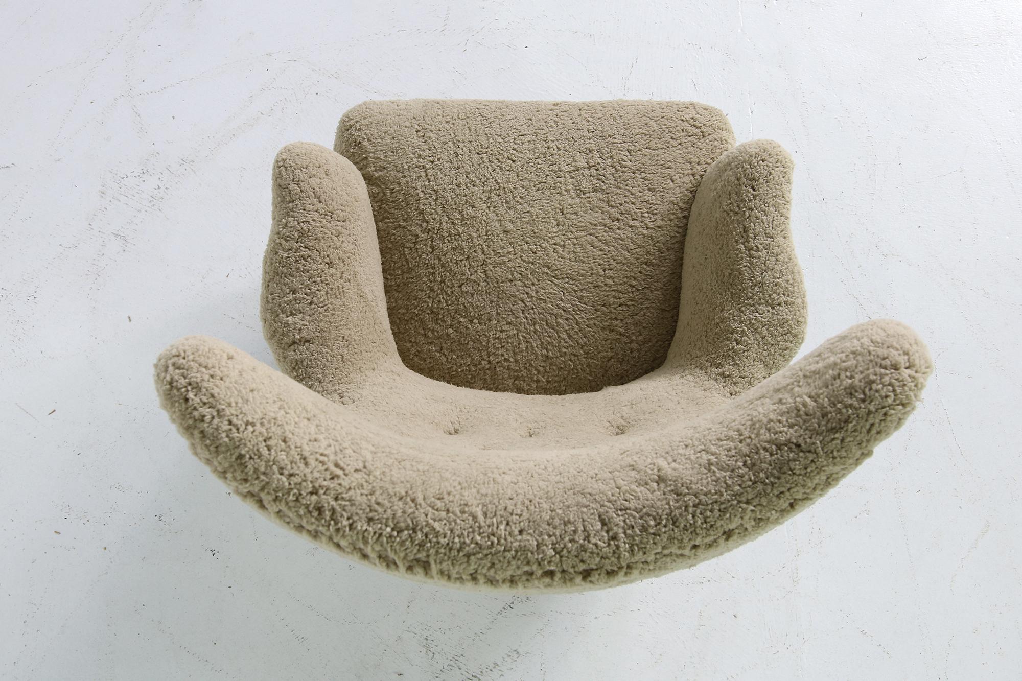 Design and designer unknown, very special and detailed piece, beautiful shape, probably an unique item or a prototype, this piece was ordered in 1949 or 1950 but no more informations available, maybe Frits Henningsen, Frode Holm, Flemming or Mogens